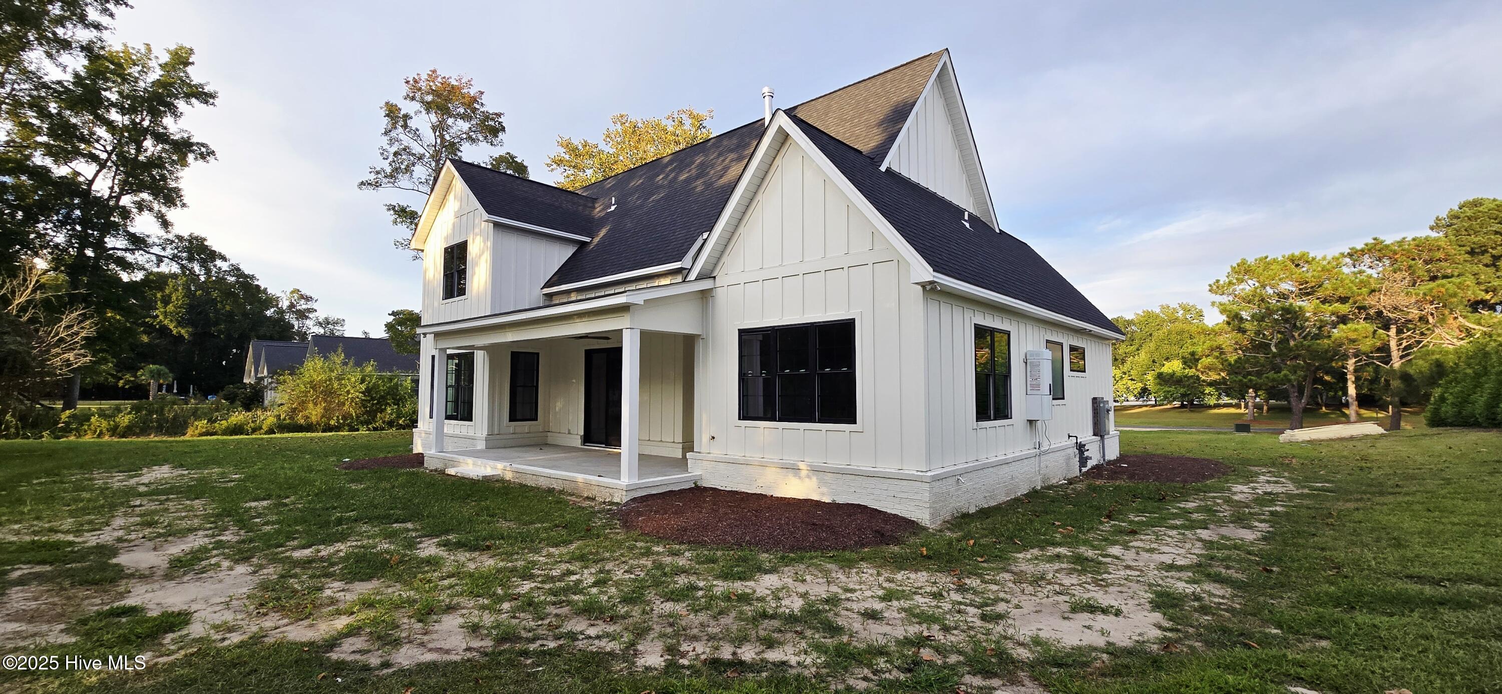 Homes for sale in Grimesland, NC | 2827 Landing Cir, Grimesland, NC 27837 | MLS# 100532206