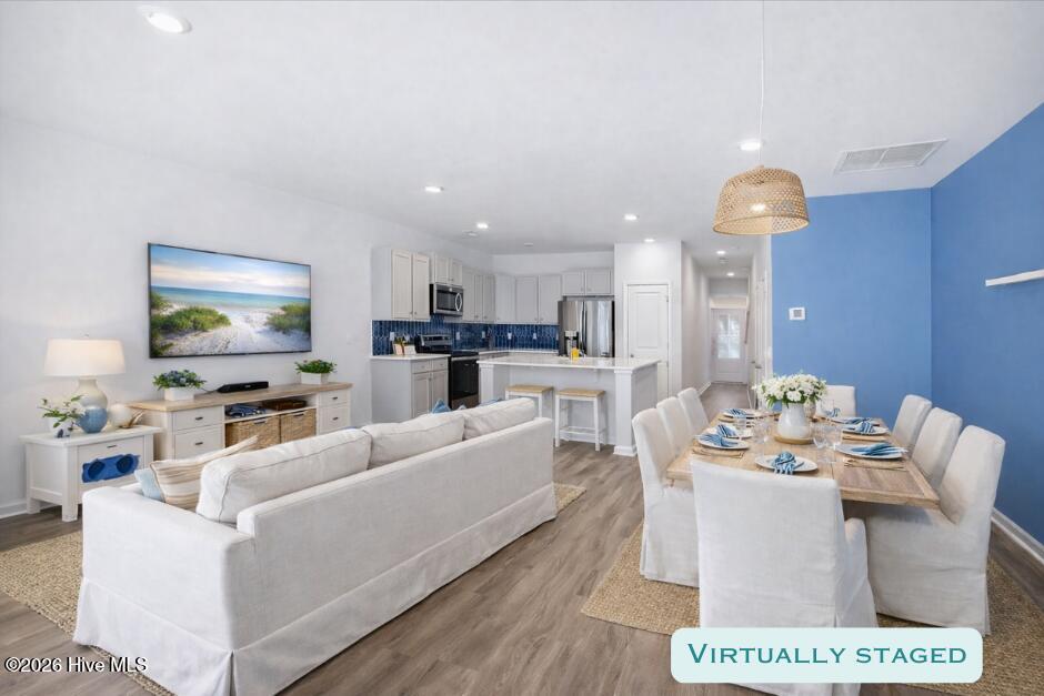 100548049 | Photo 16