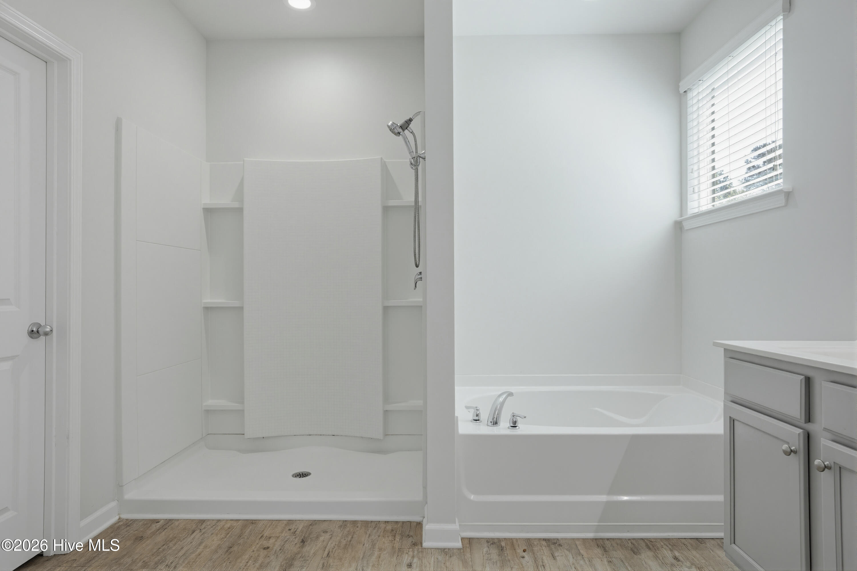 100565113 | Photo 27