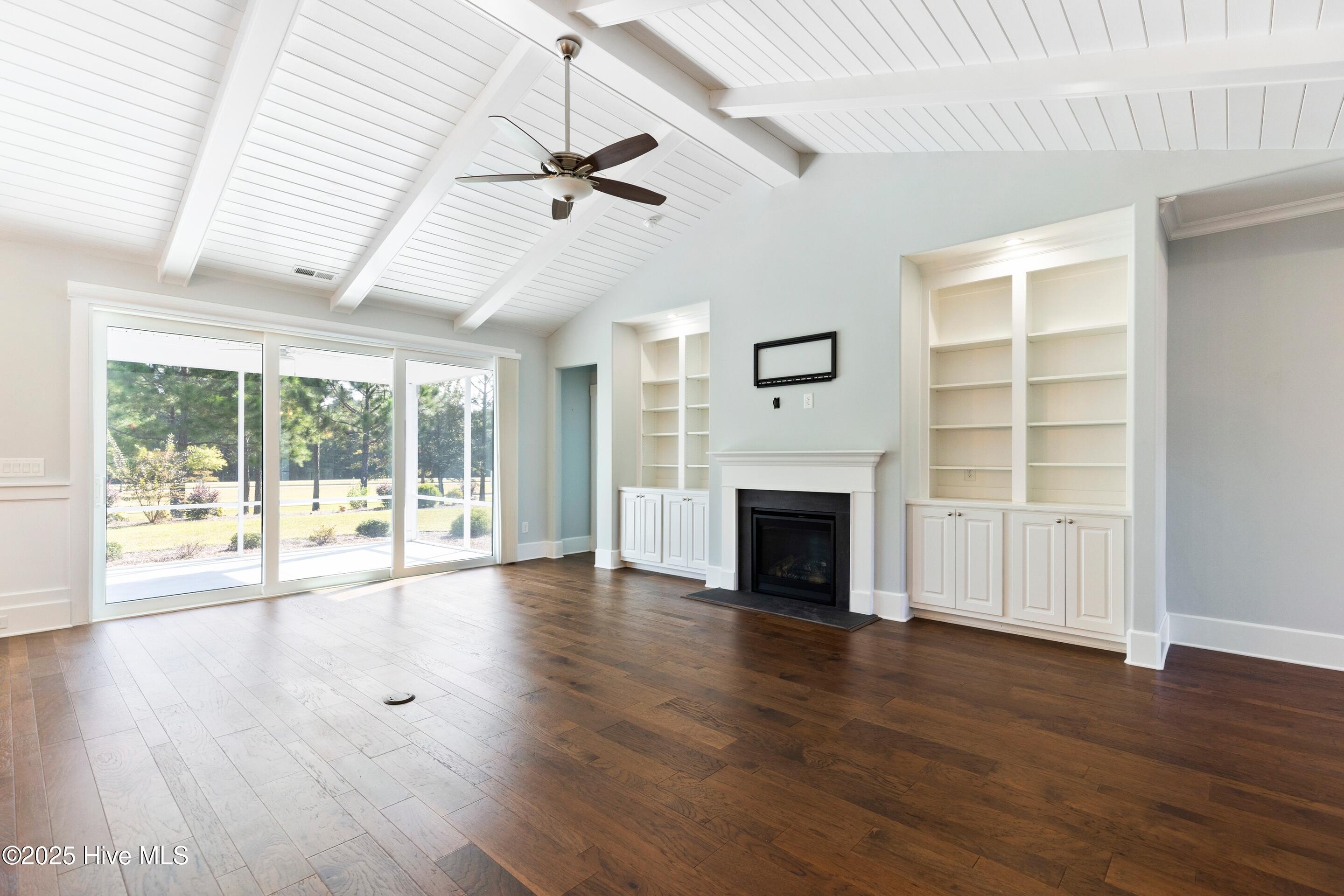 100531261 | Photo 14