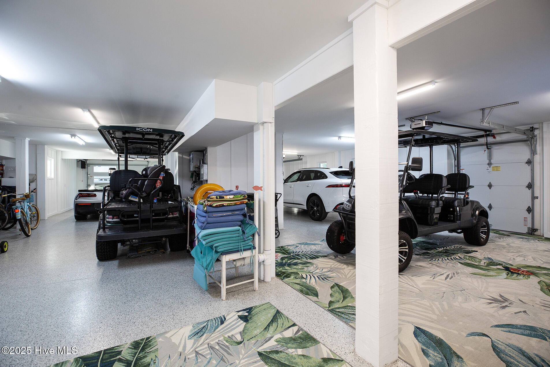 100540813 | Photo 66