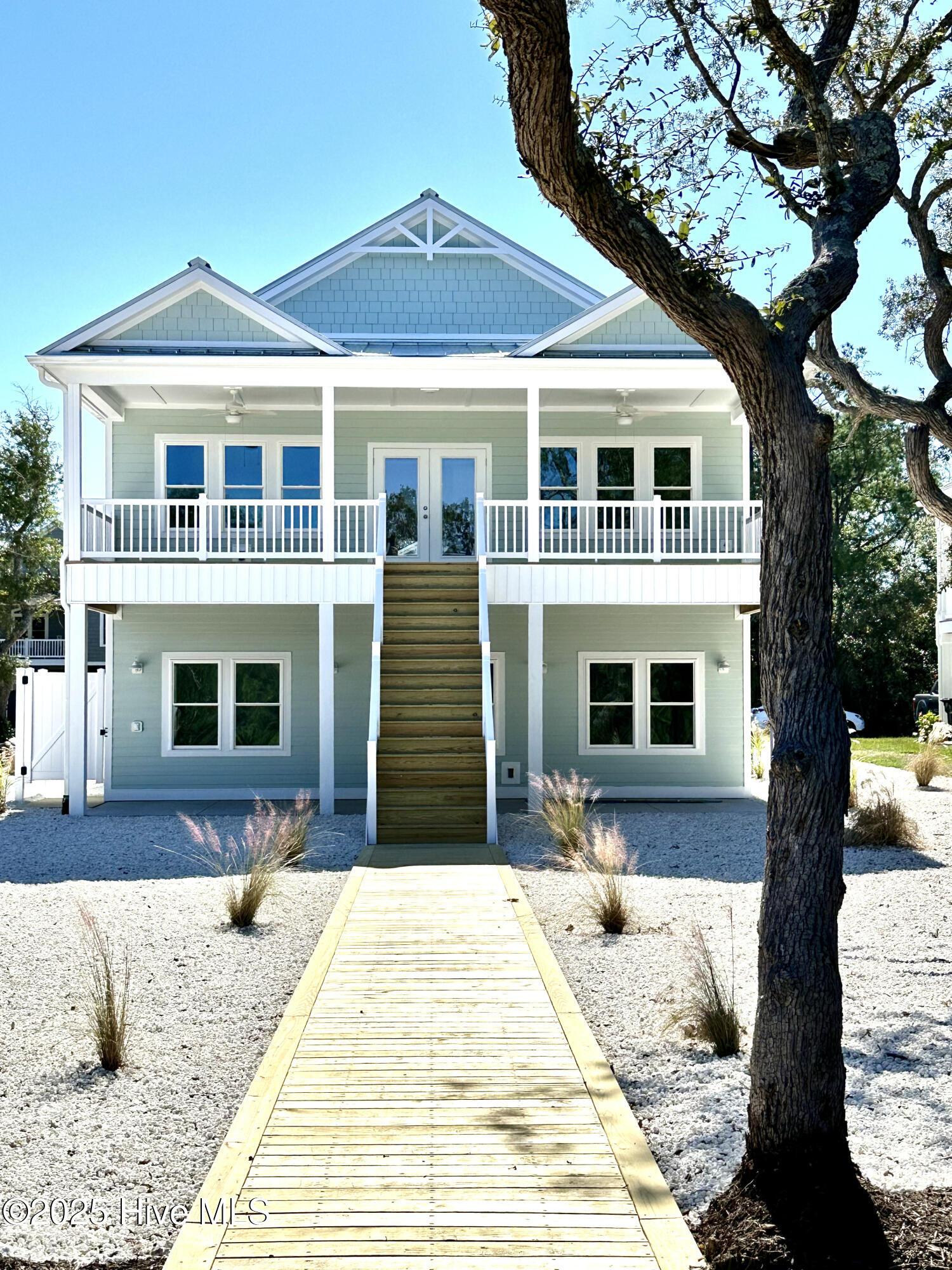 100537365 | Photo 63