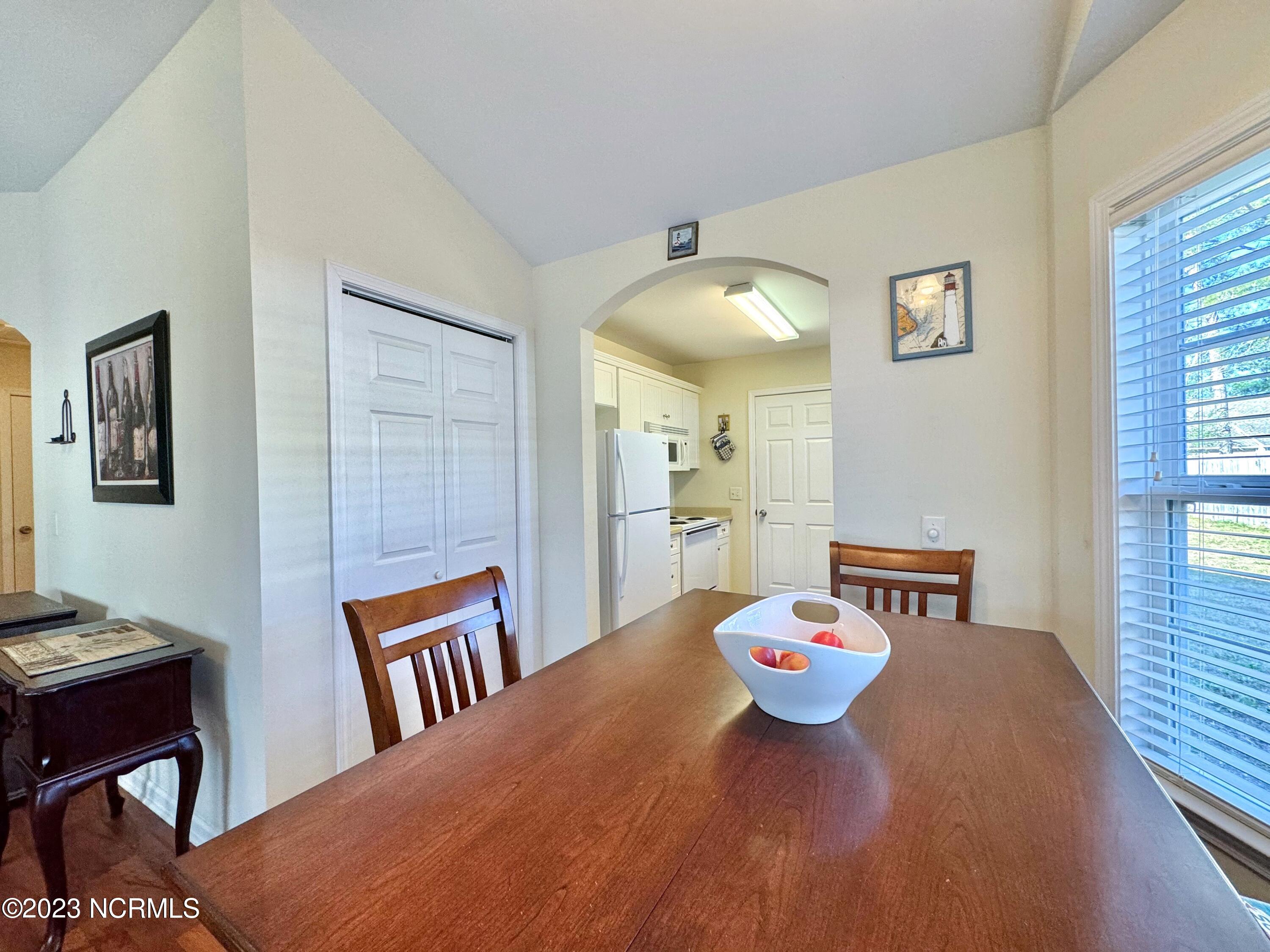 100546069 | Photo 25