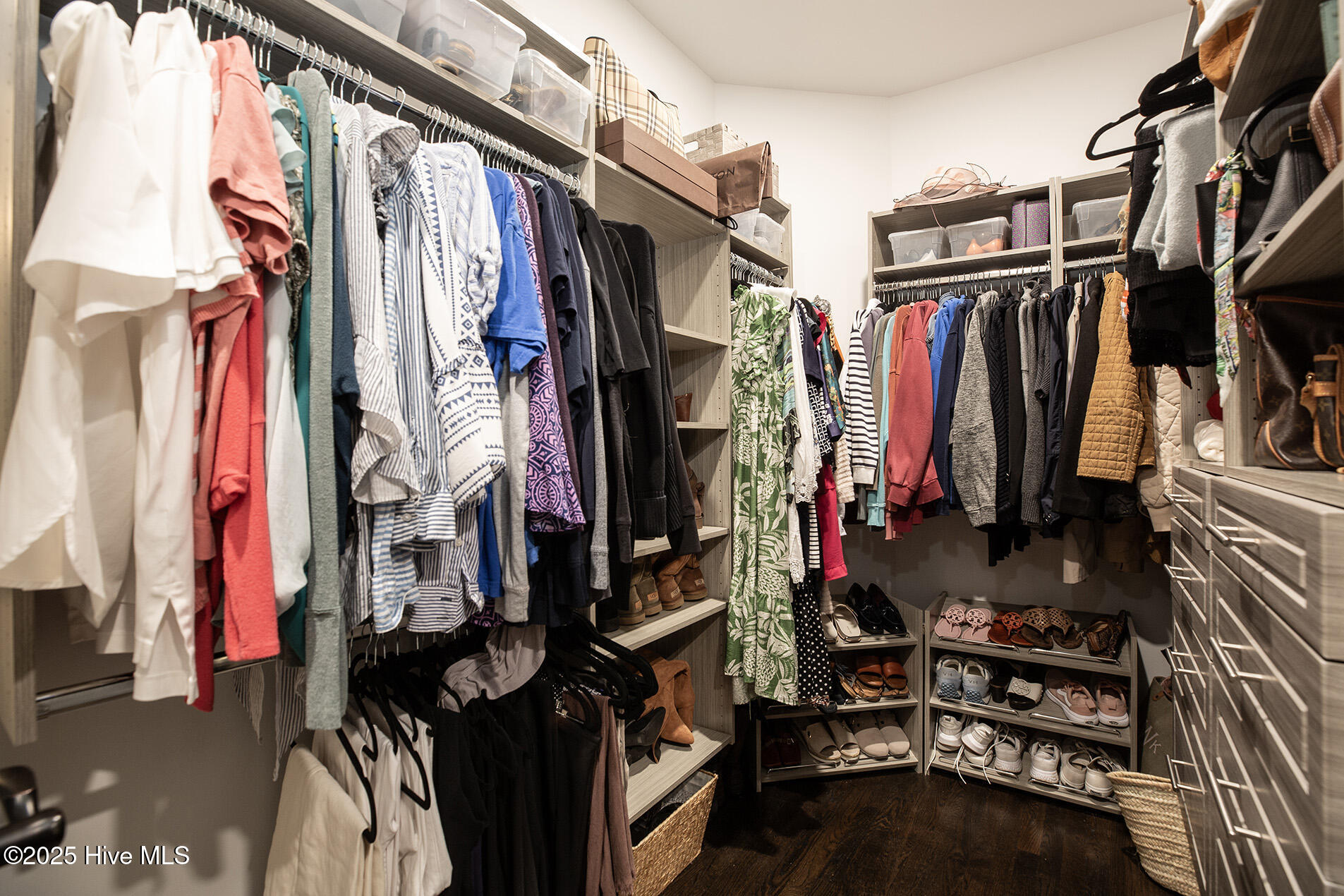 100541349 | Photo 18