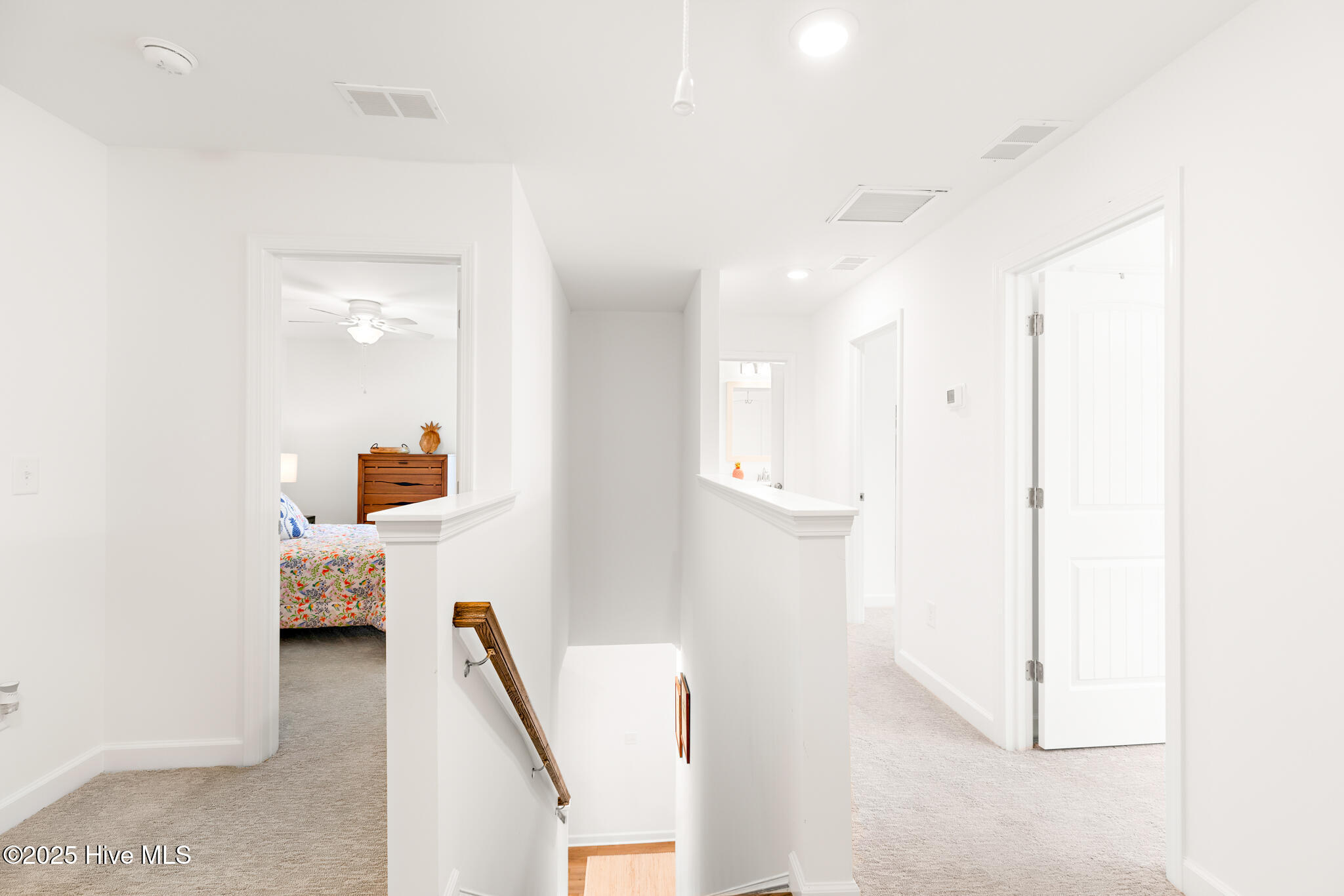 100518032 | Photo 23