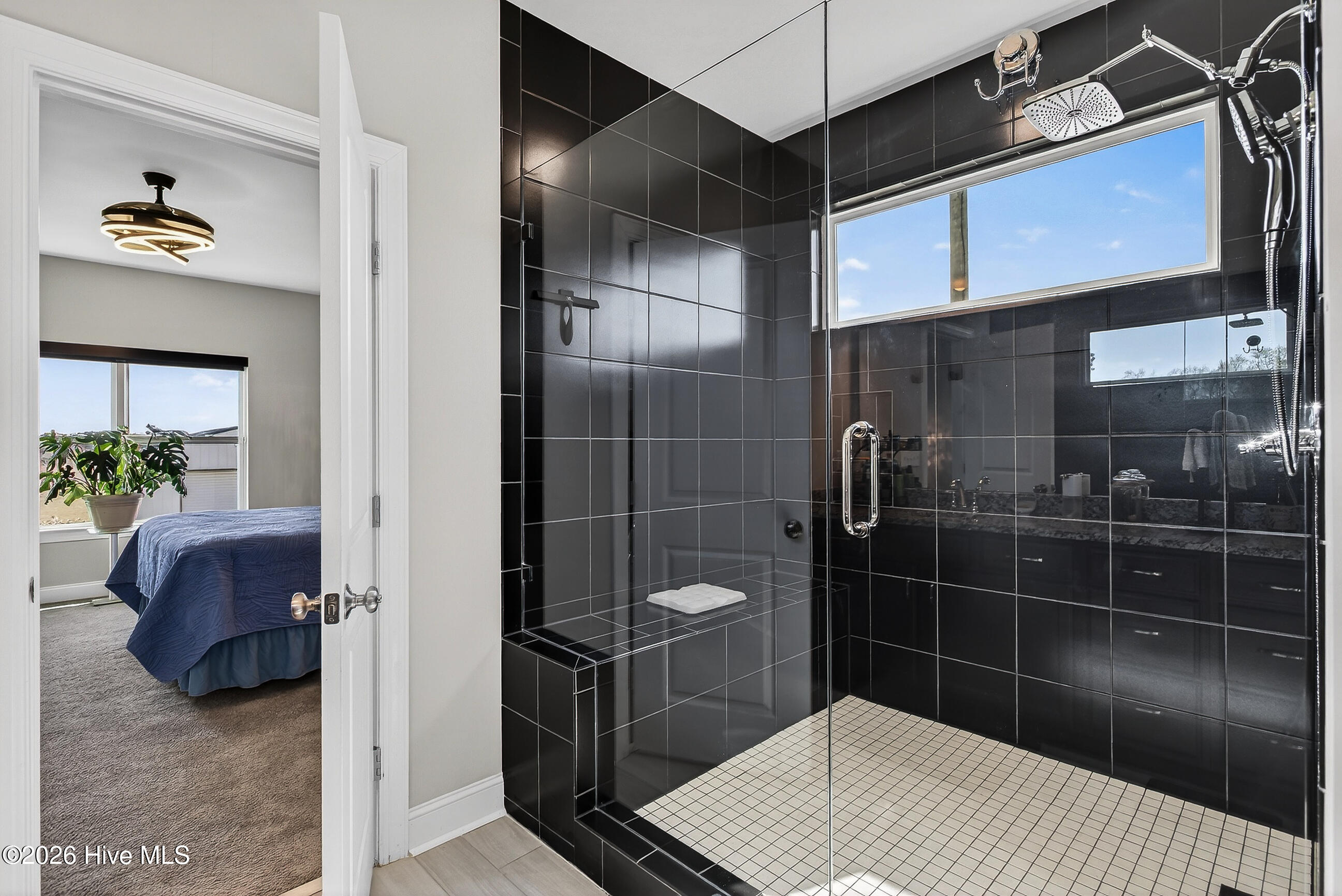 100561338 | Photo 27