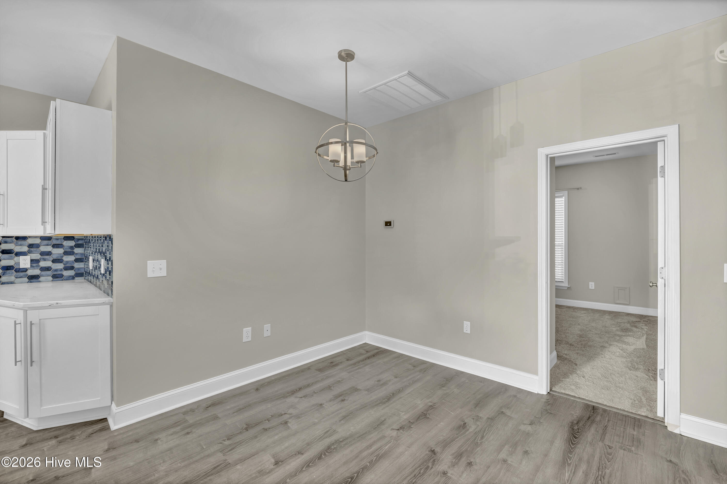 100548075 | Photo 12