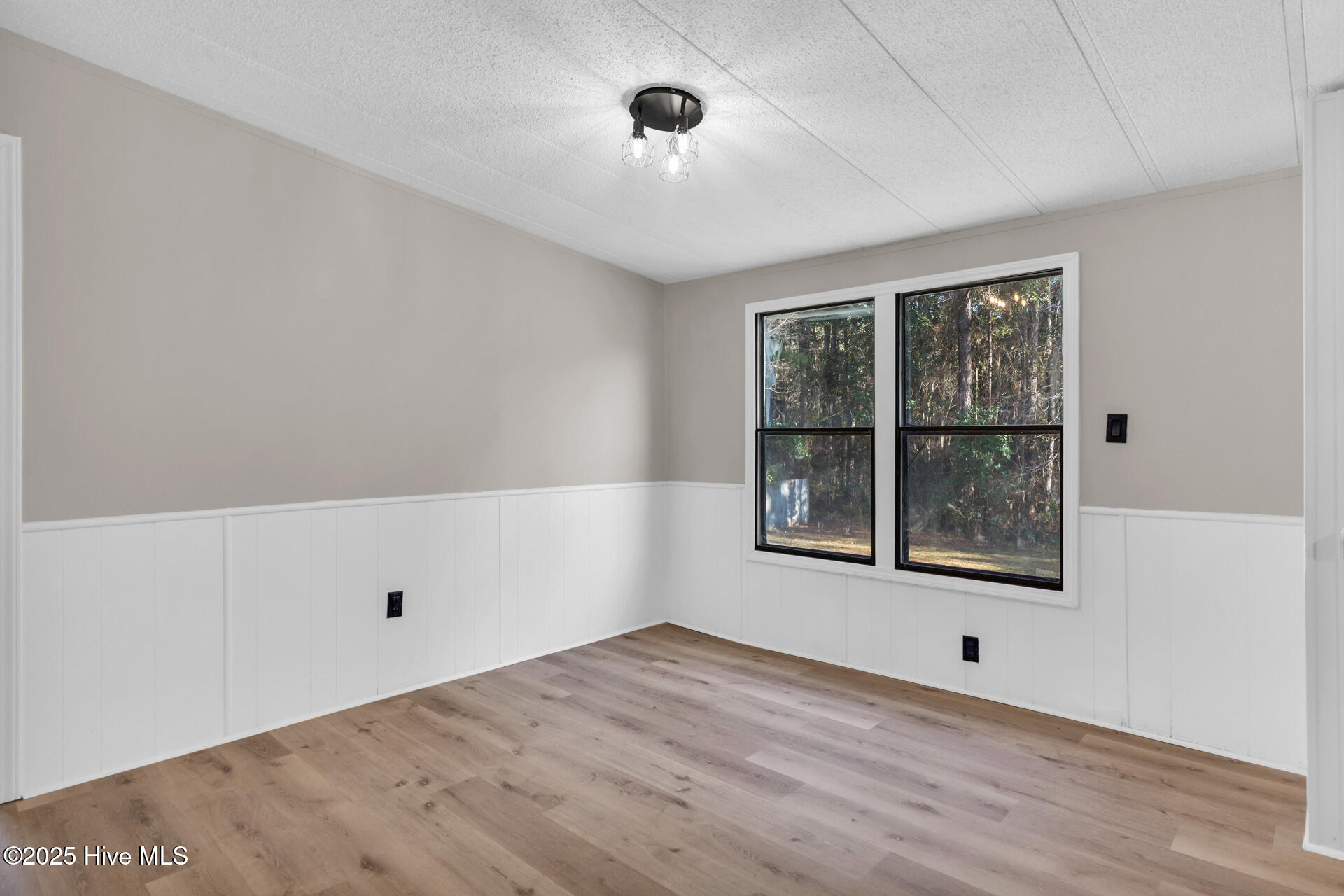 100503188 | Photo 11