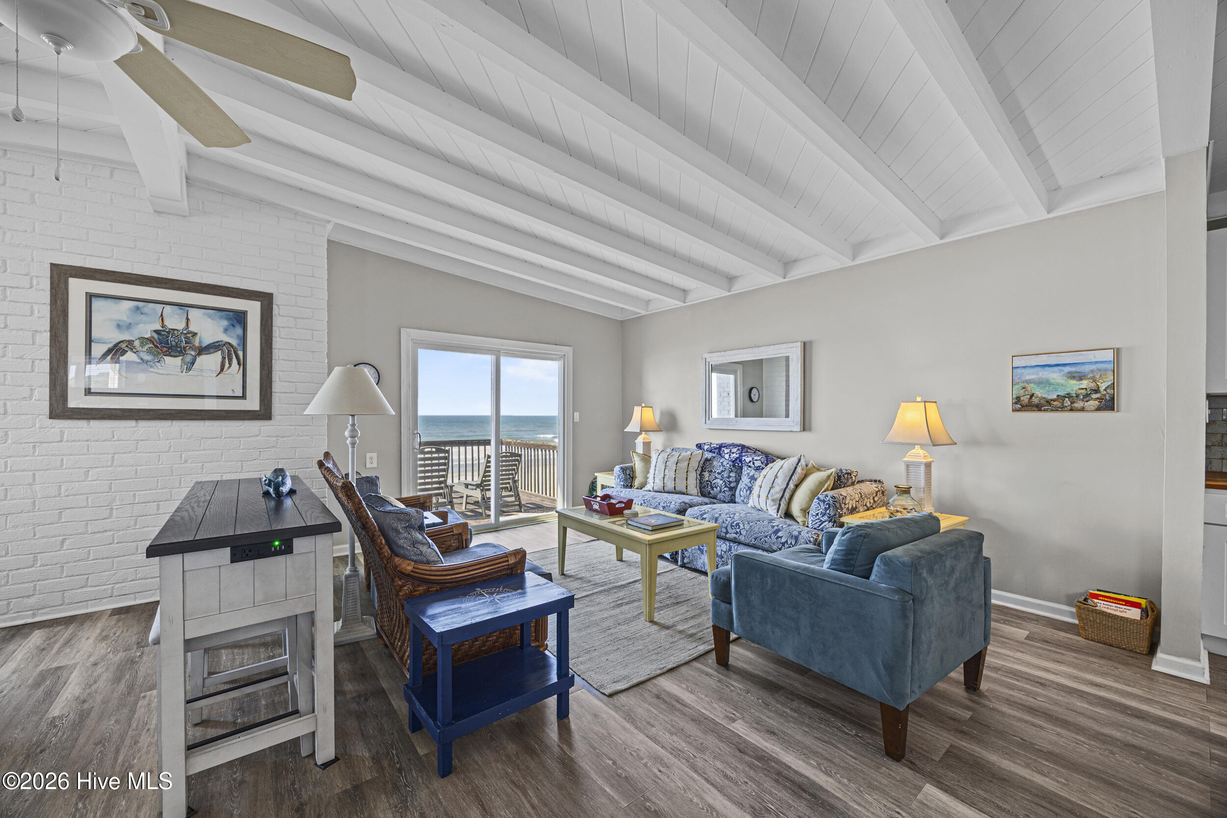 100568545 | Photo 27