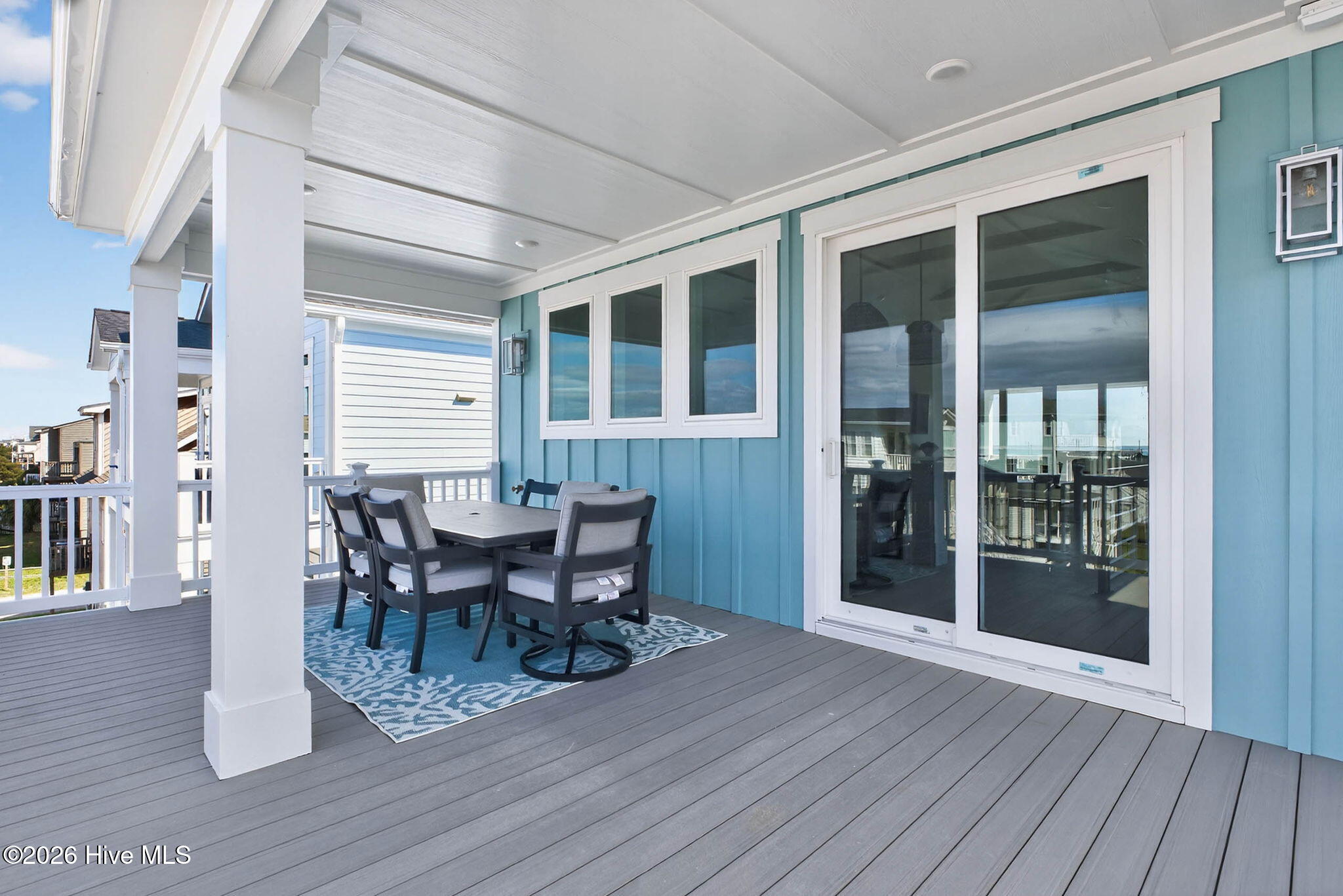 100543300 | Photo 93