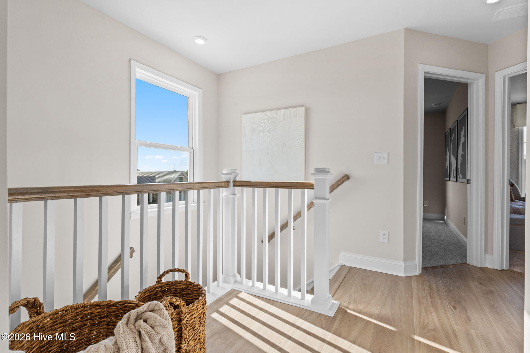 100560253 | Photo 33