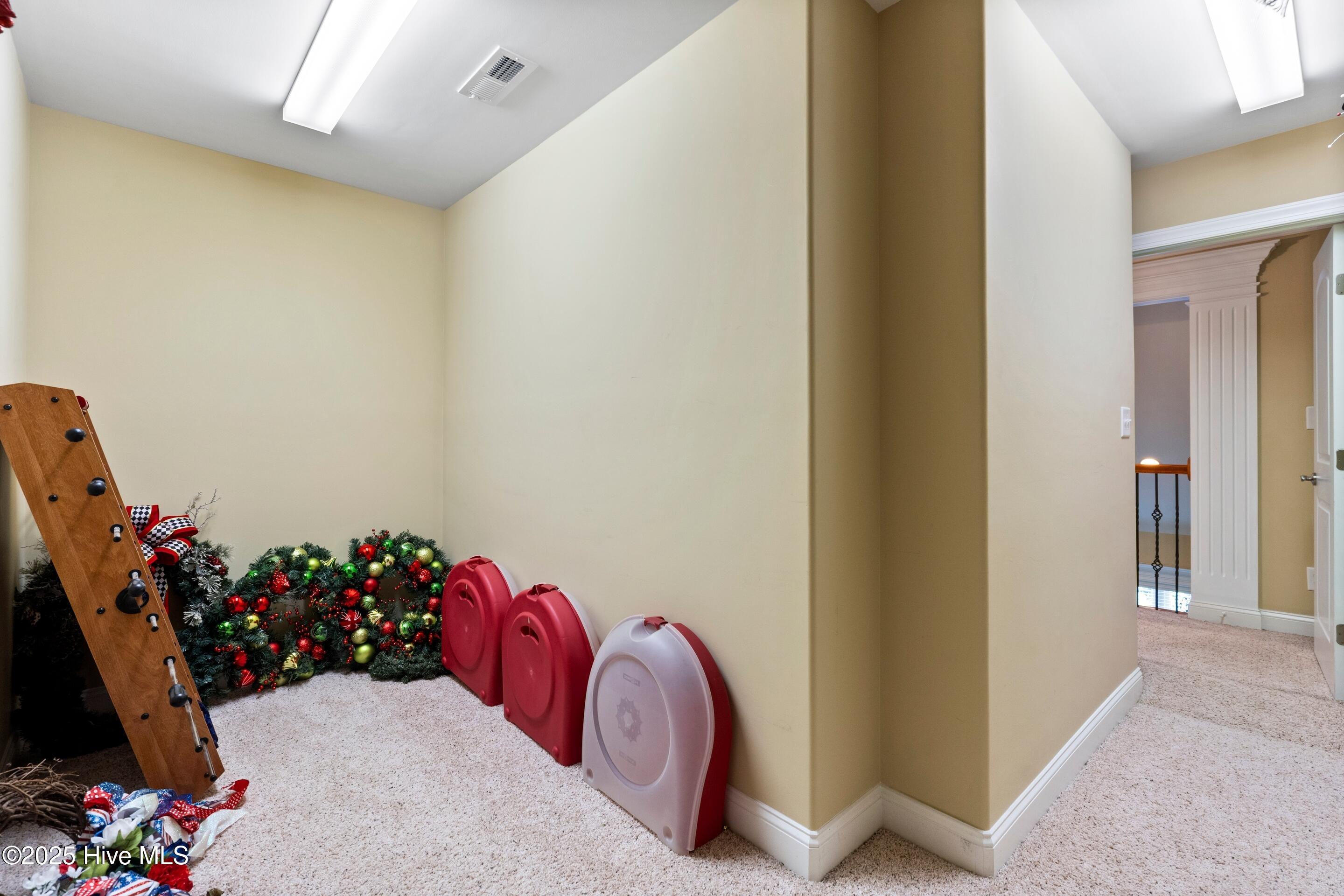 100518438 | Photo 57