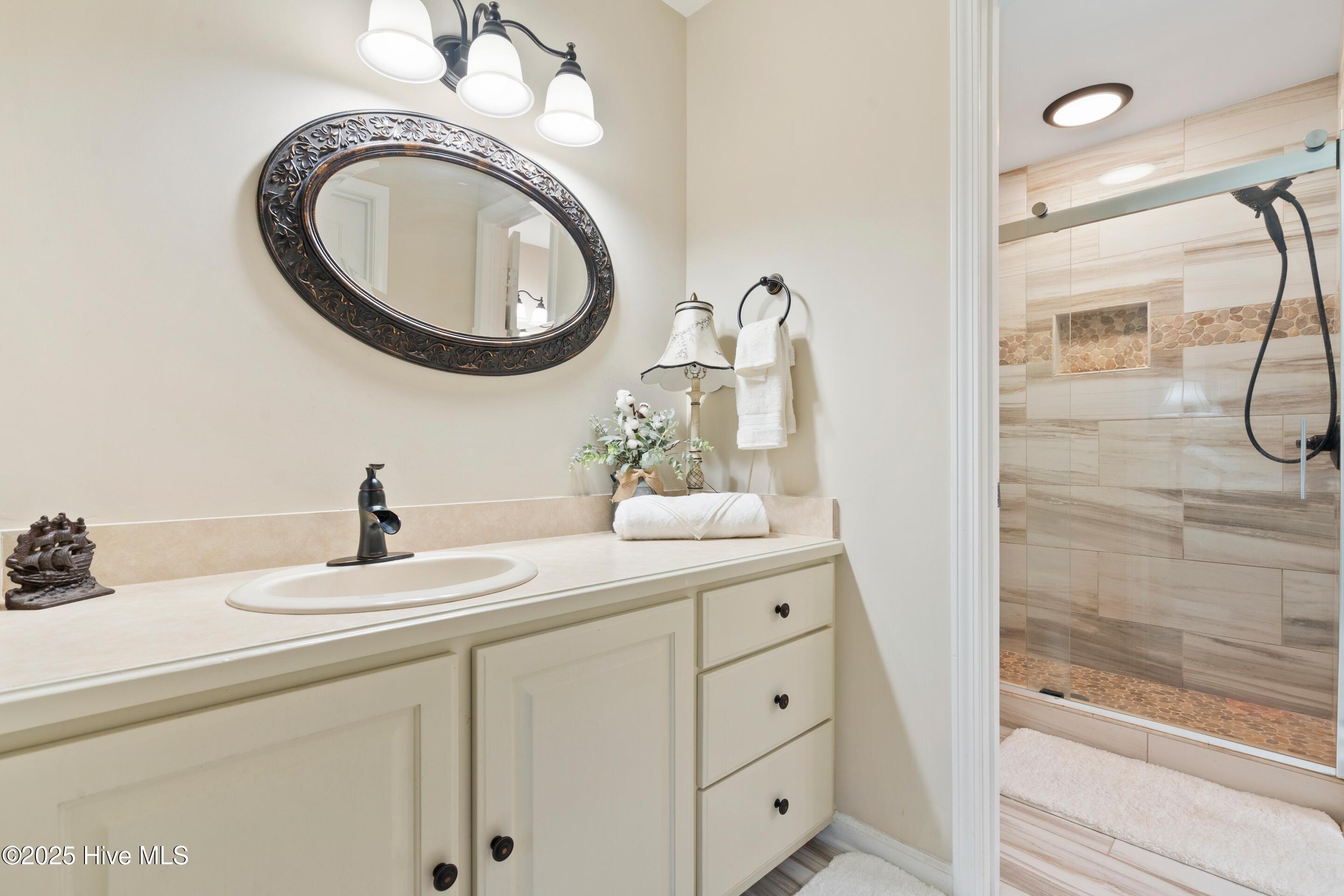 100538310 | Photo 58