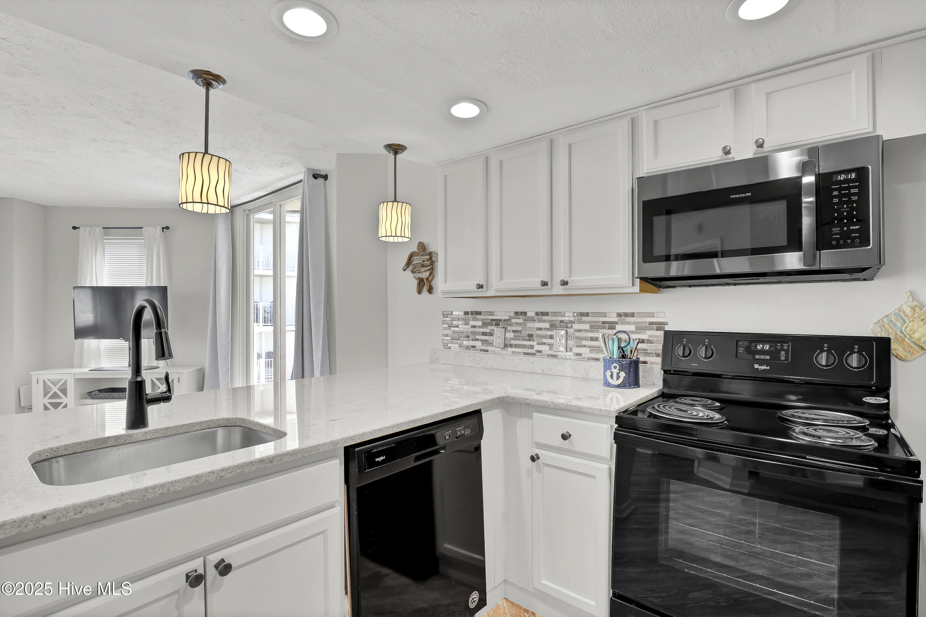 100520524 | Photo 17