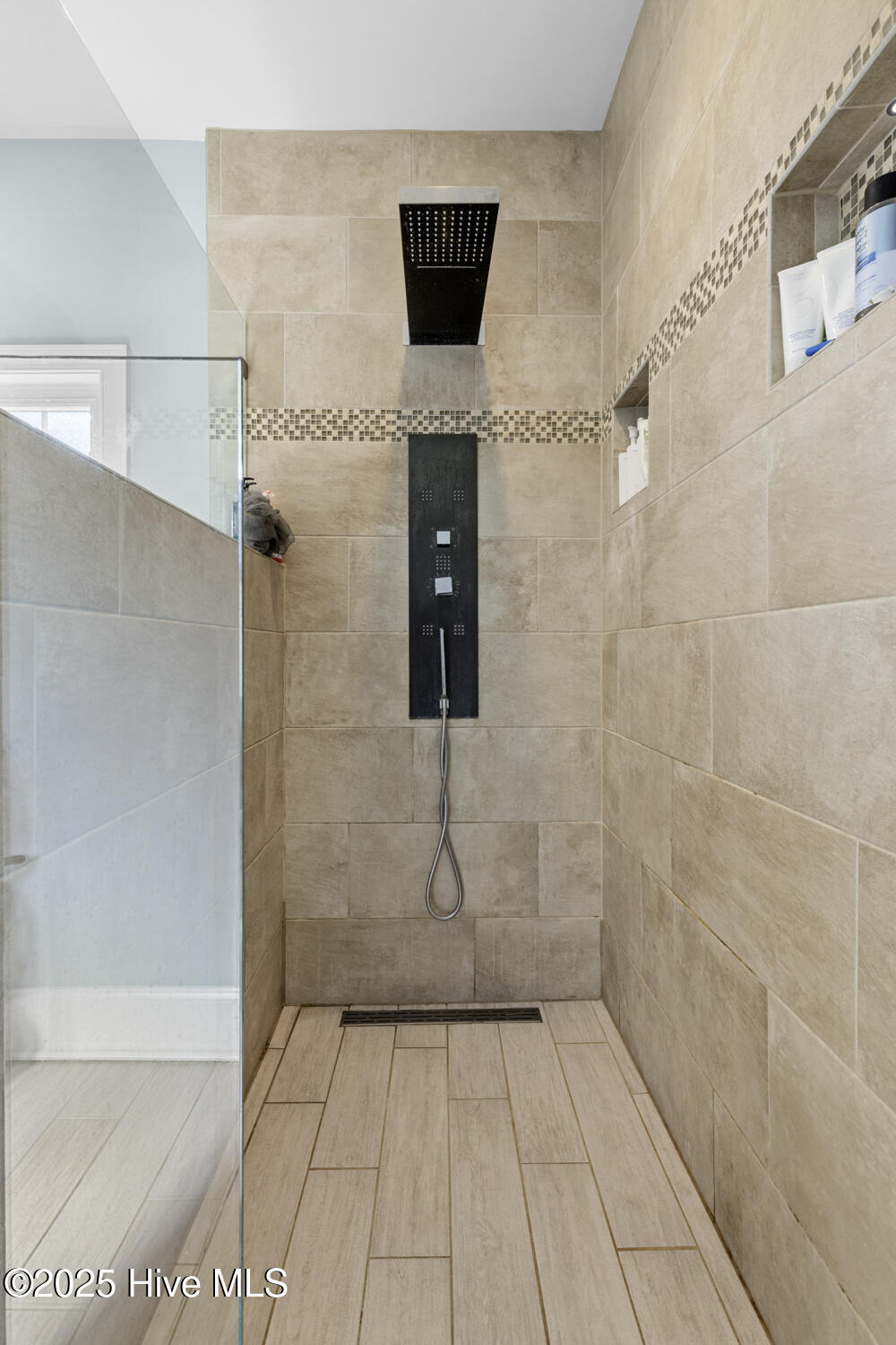 100530635 | Photo 34