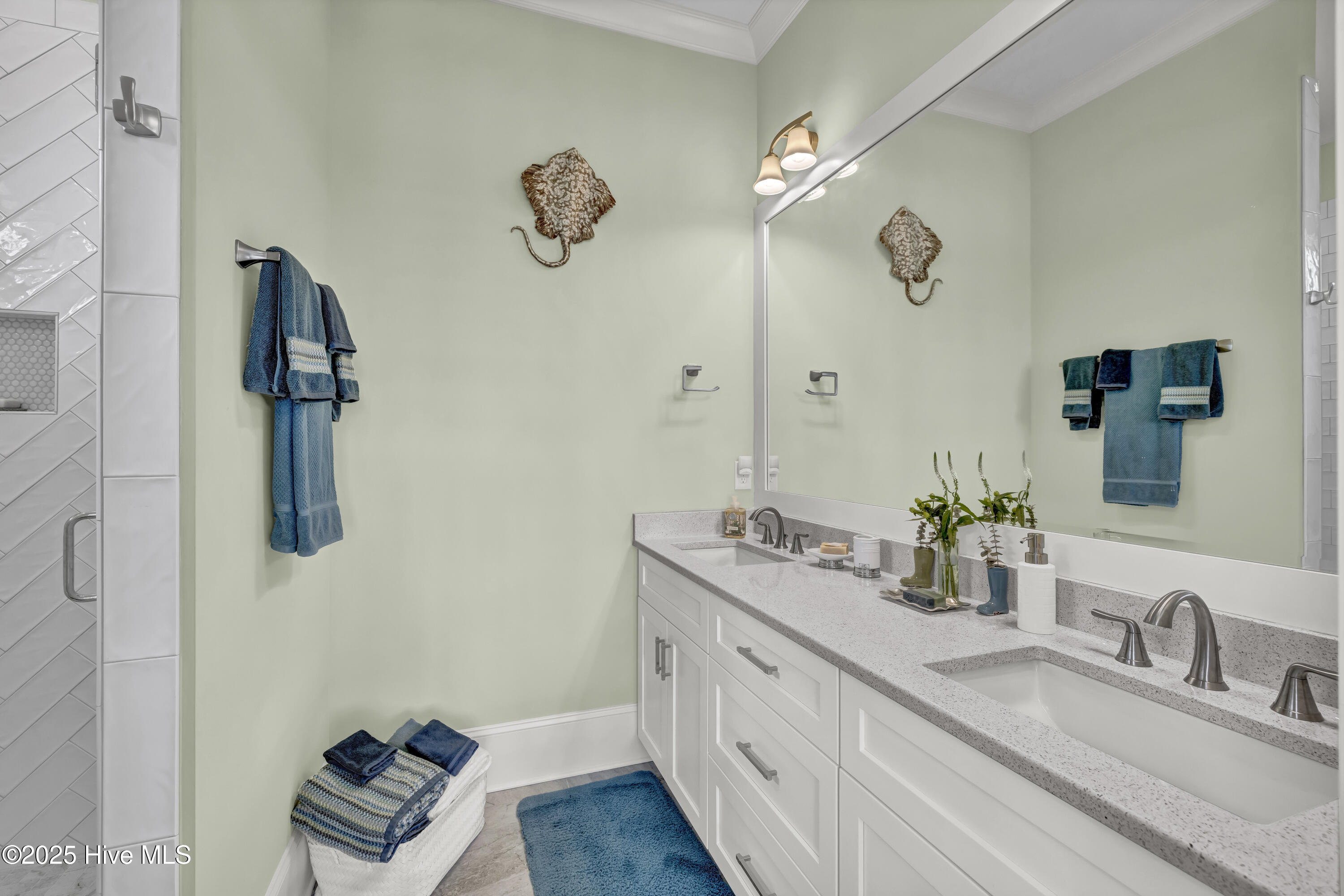 100537011 | Photo 45