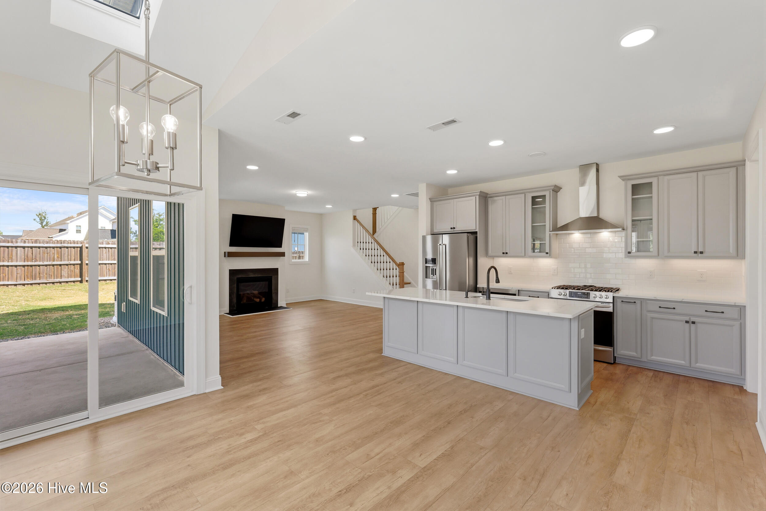 100570629 | Photo 15