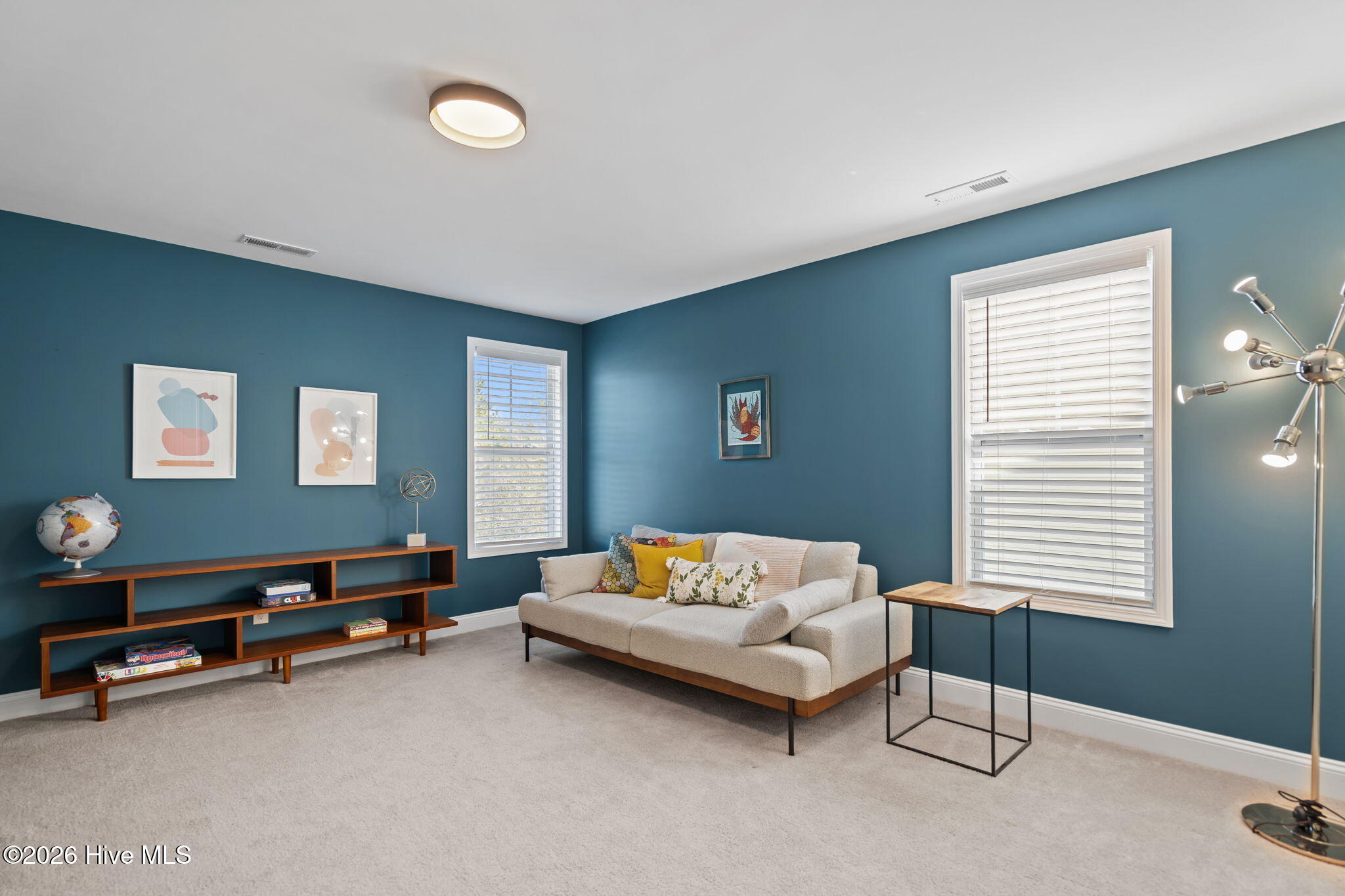 100562615 | Photo 30