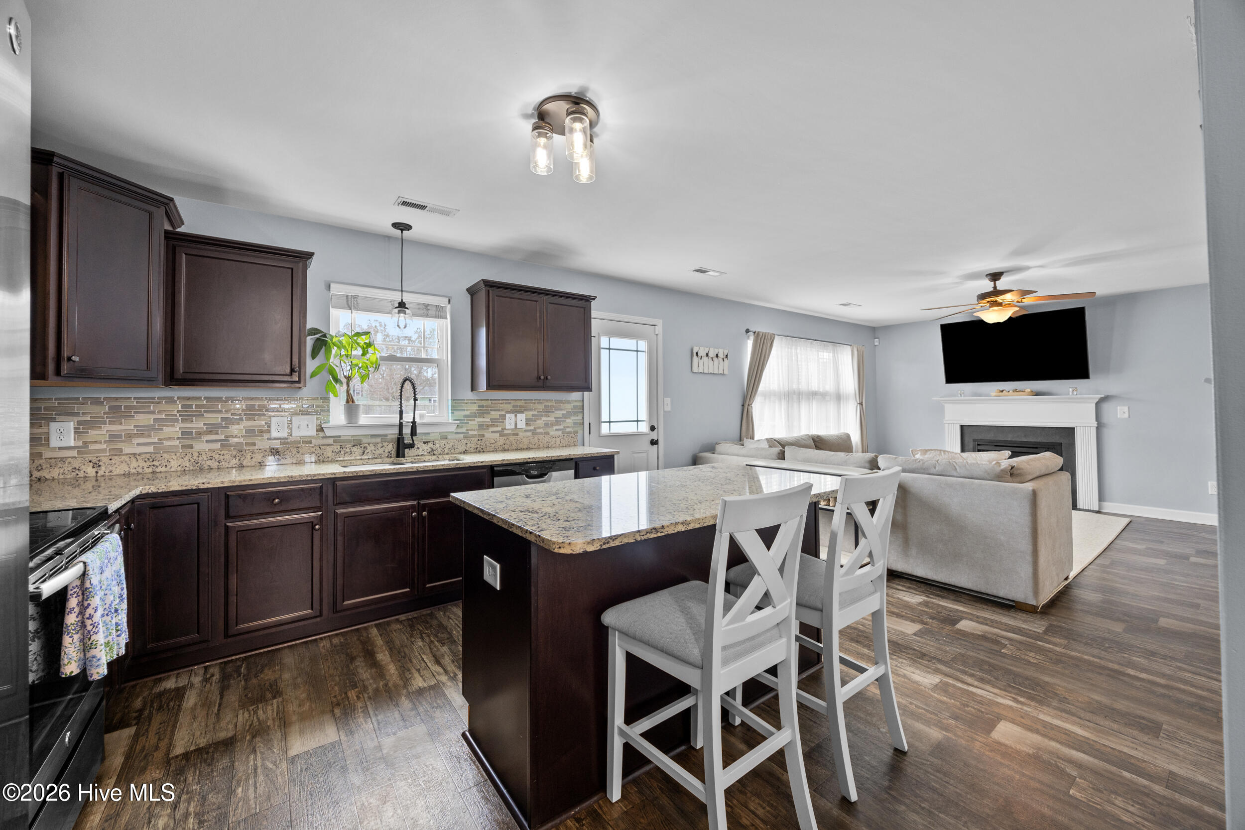 100558601 | Photo 11