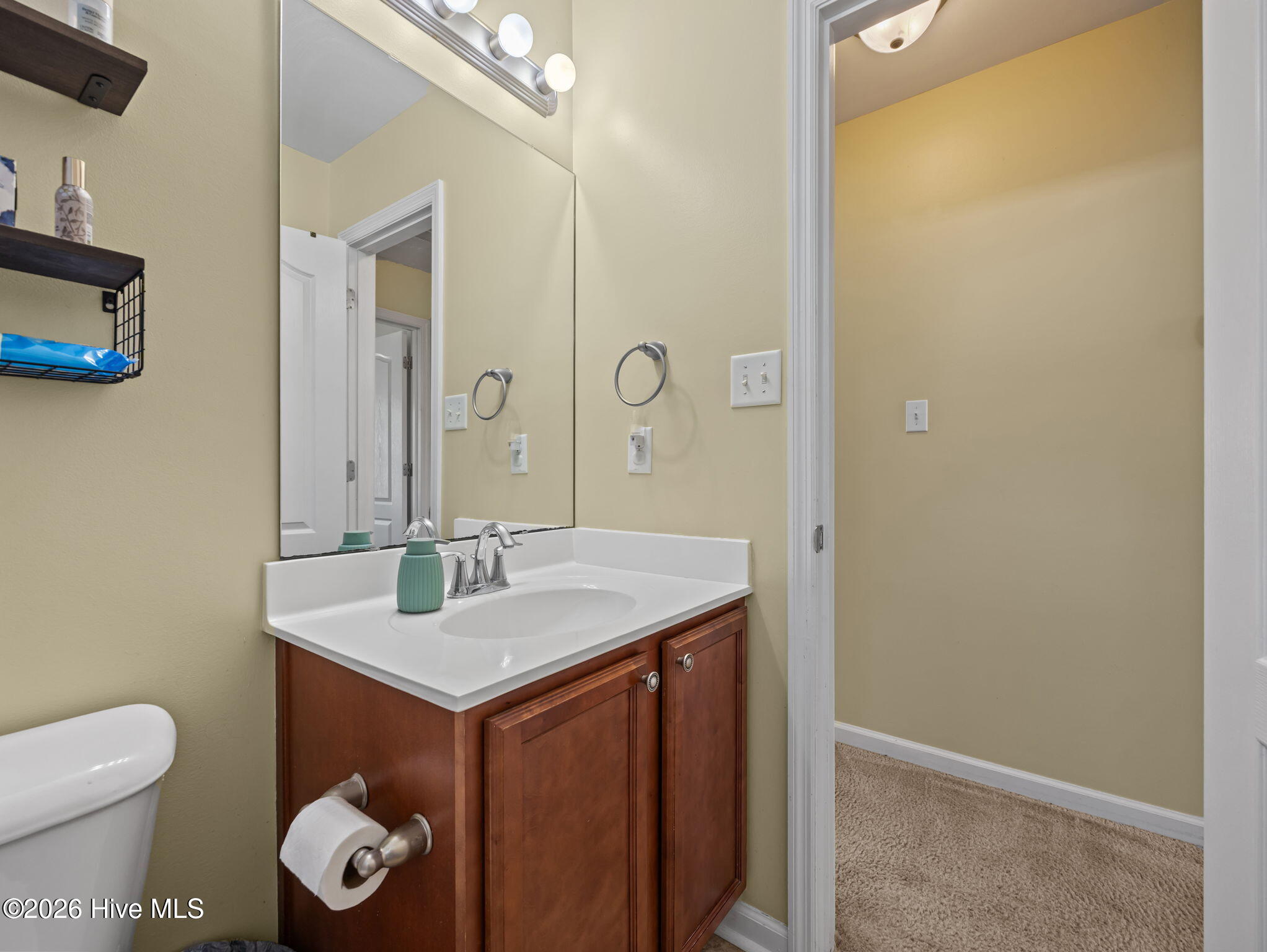 100569834 | Photo 35