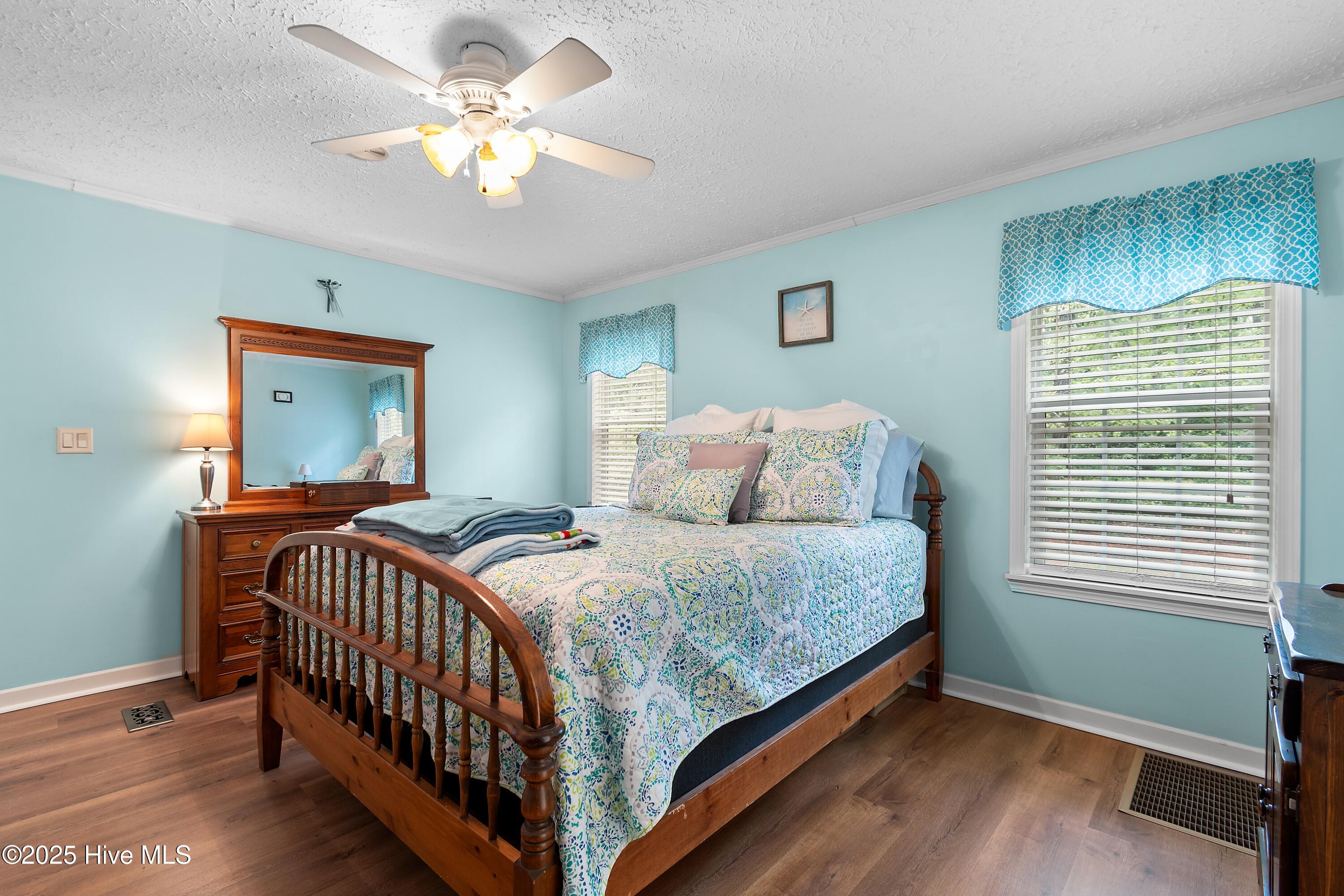 100537026 | Photo 19