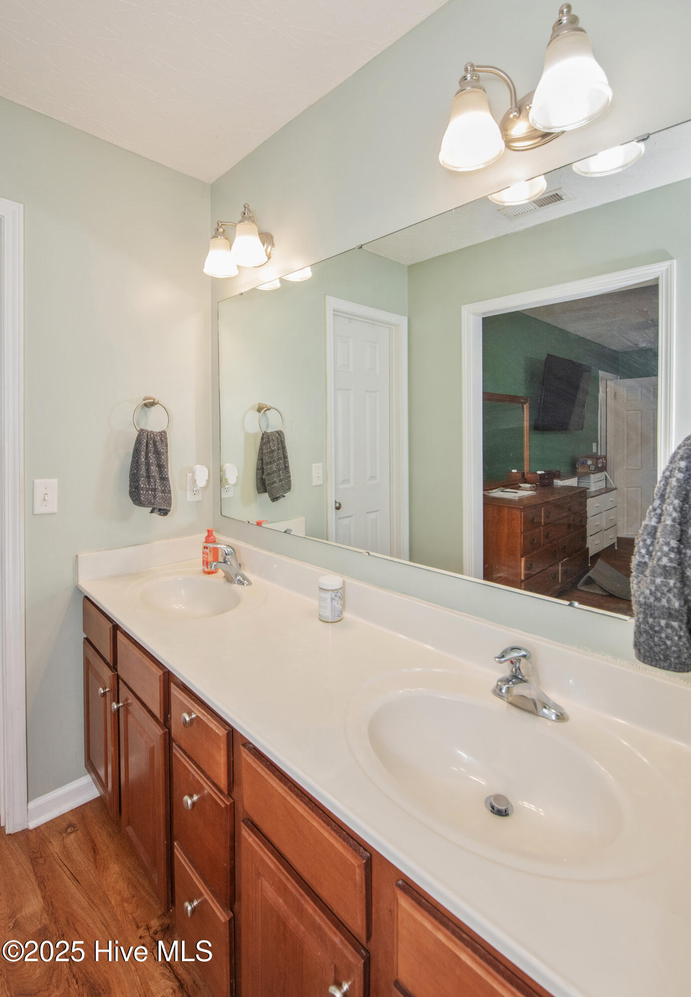 100541598 | Photo 17