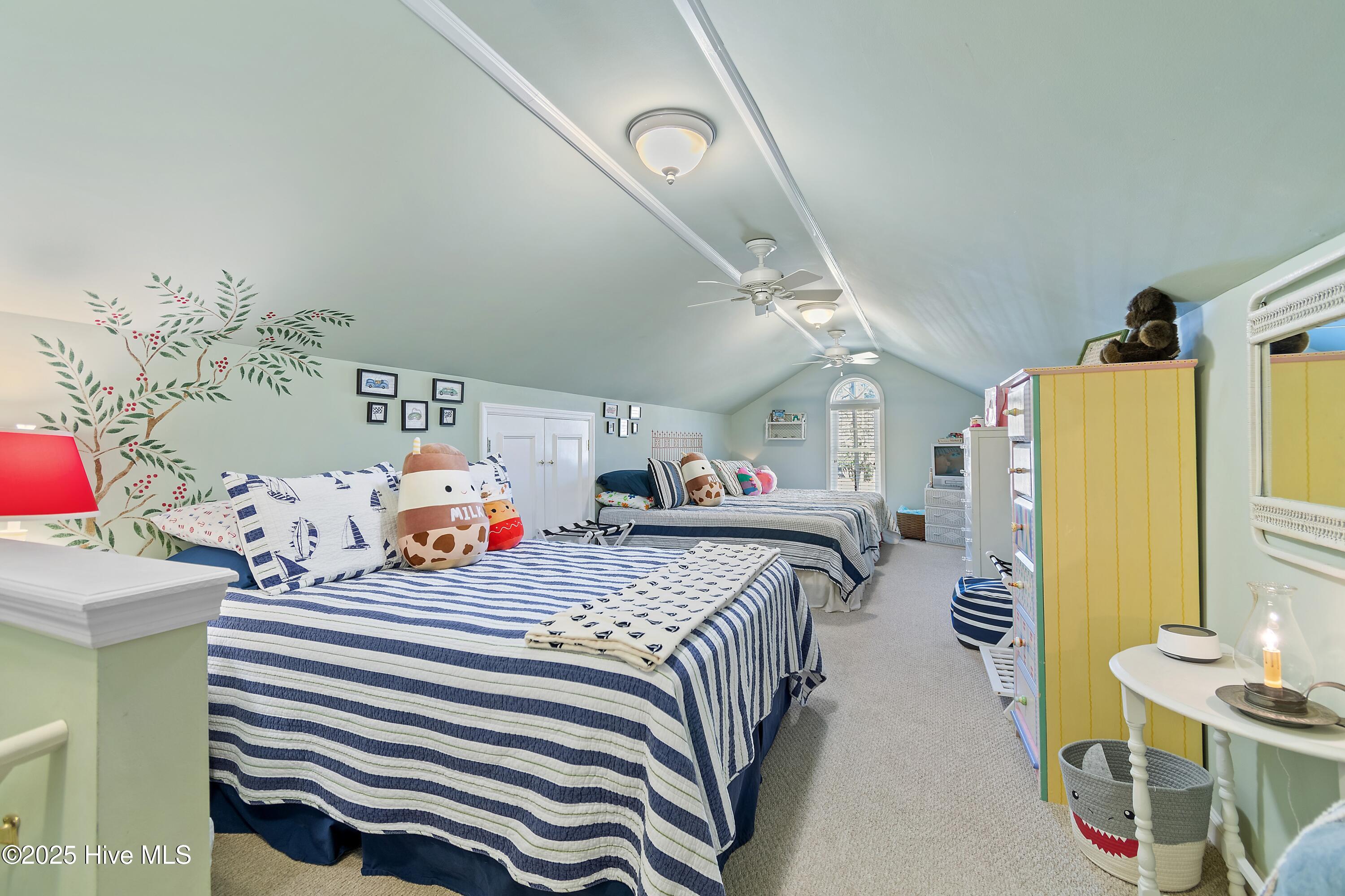 100545354 | Photo 33