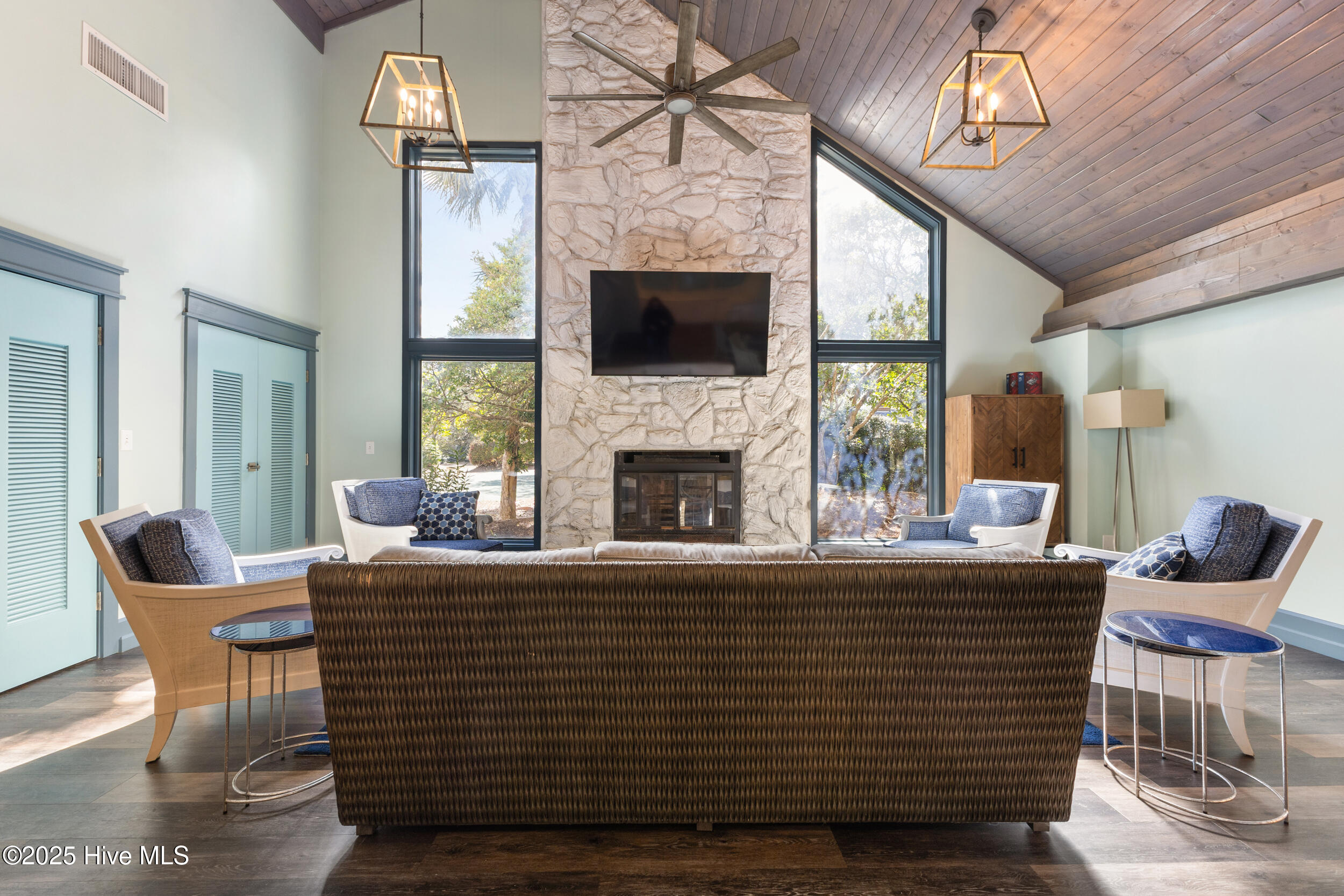 100518550 | Photo 57