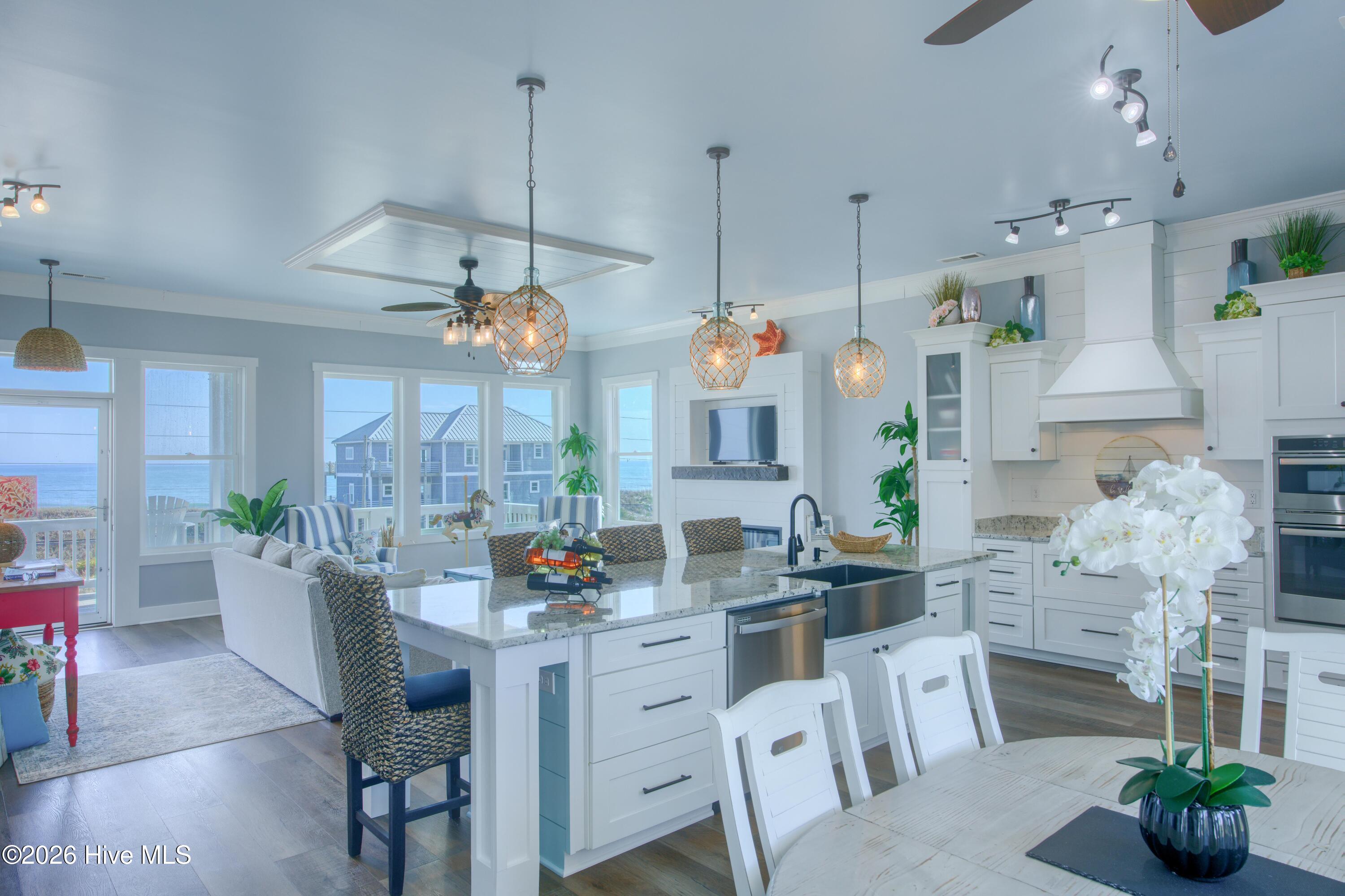 100559863 | Photo 15