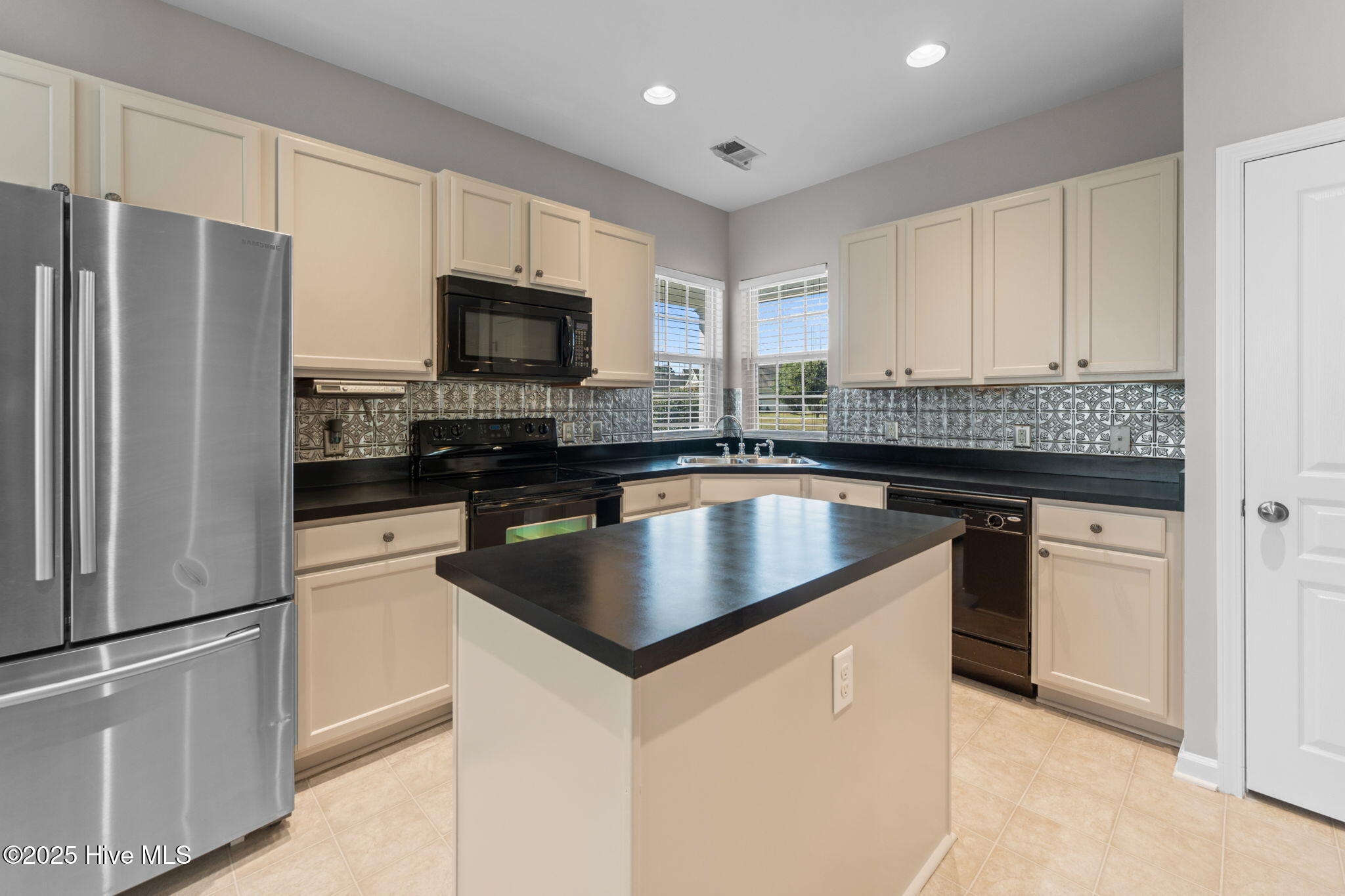 100520190 | Photo 20