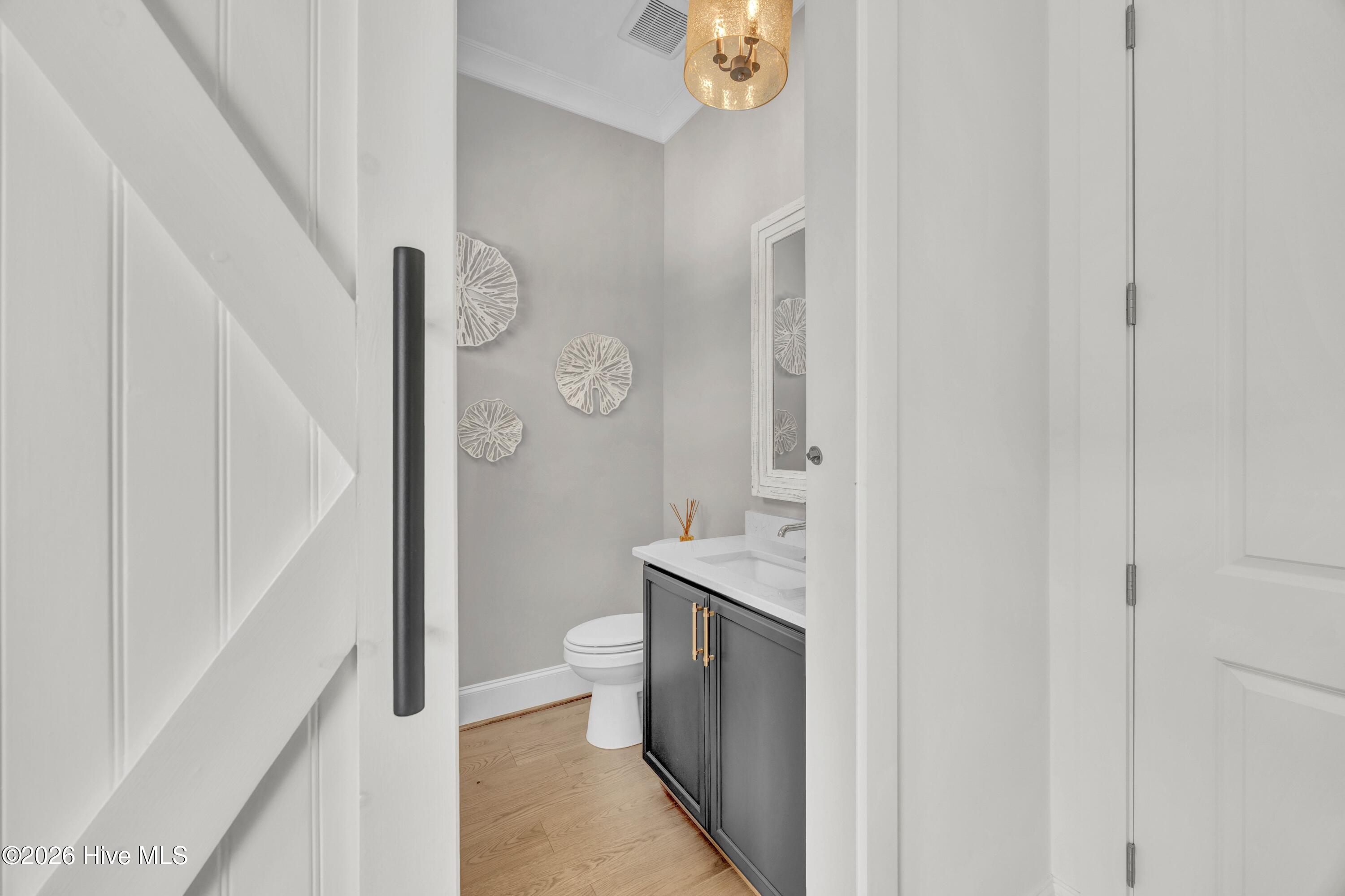 100566048 | Photo 38