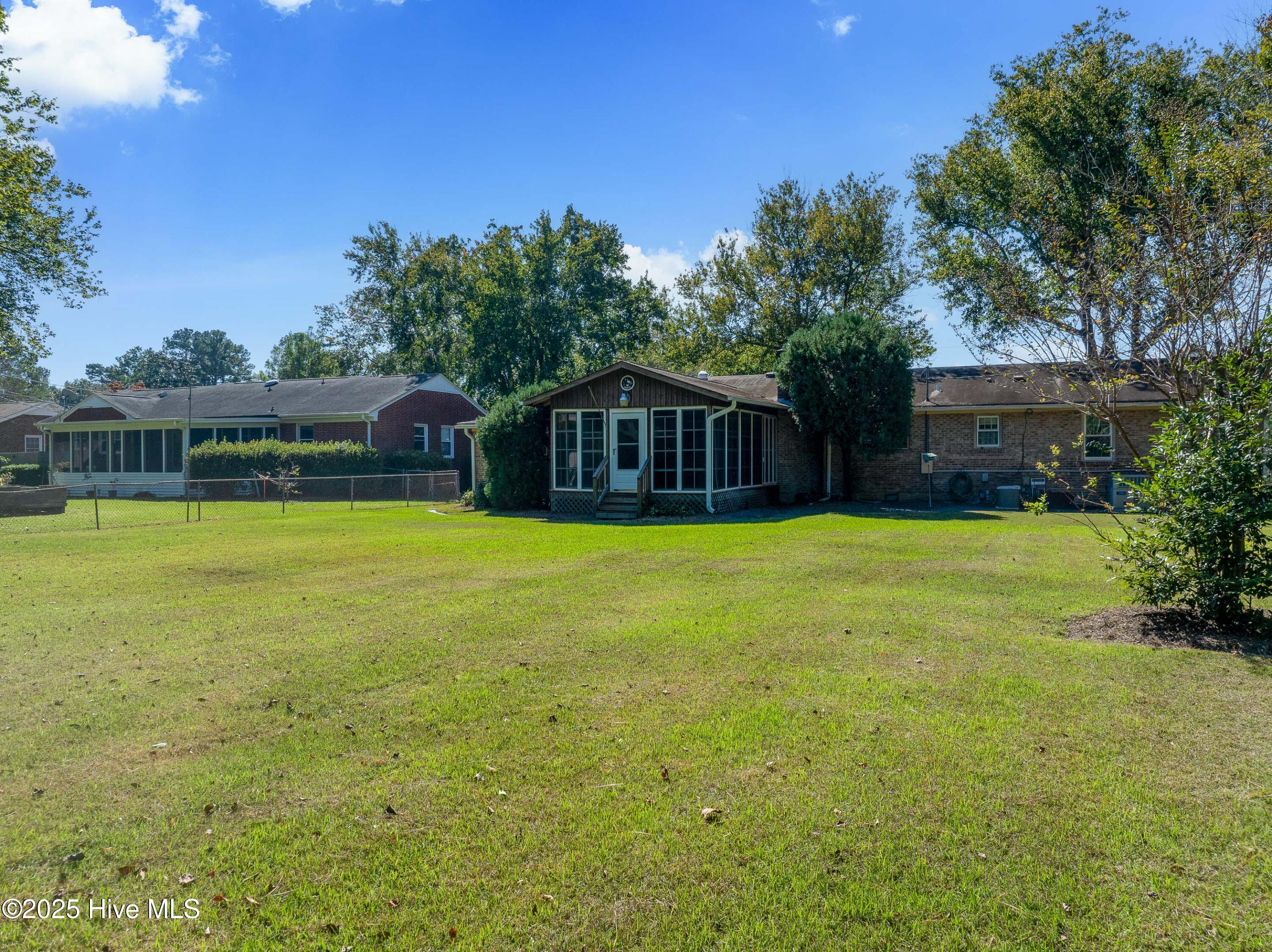 100536869 | Photo 45