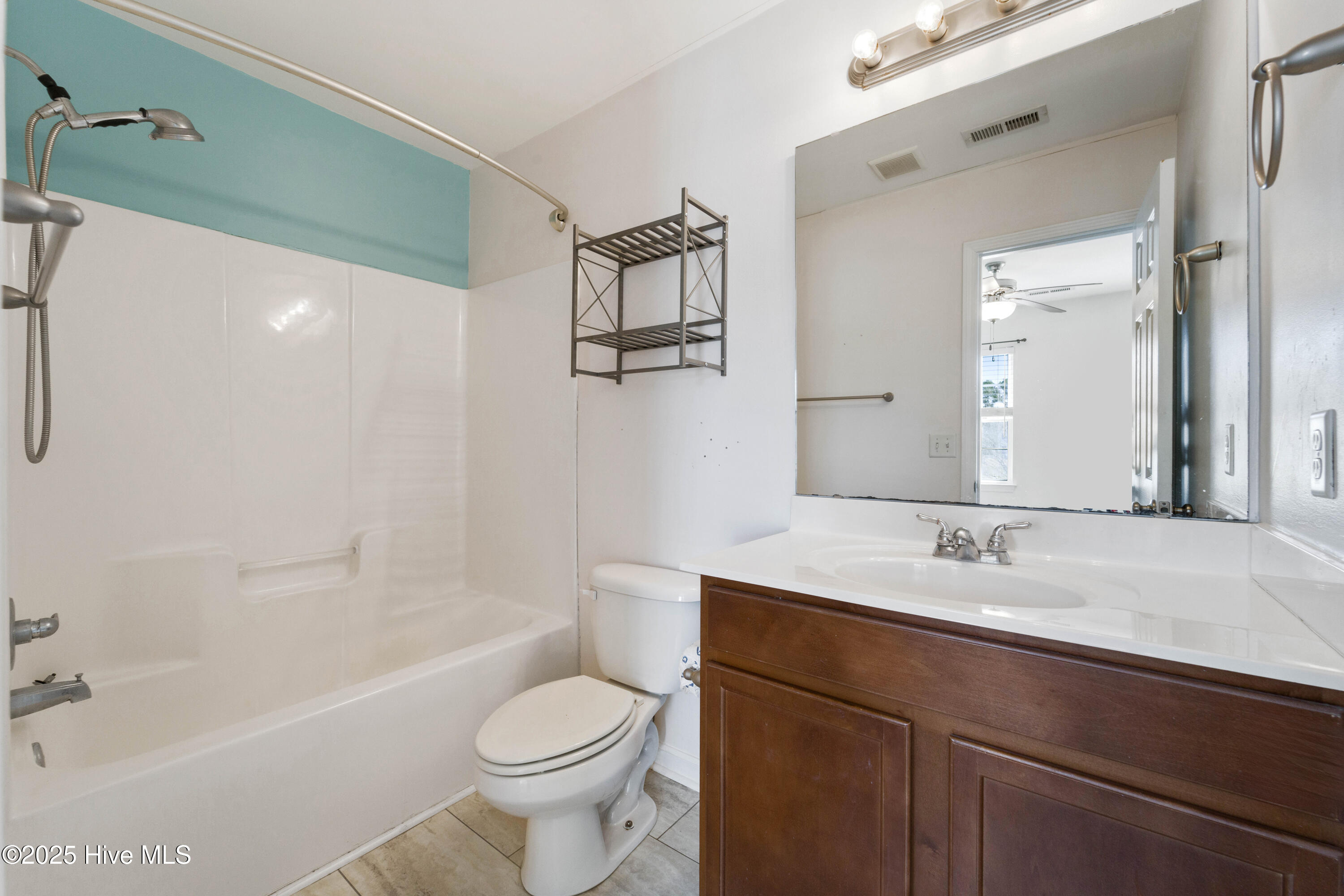 100559819 | Photo 12