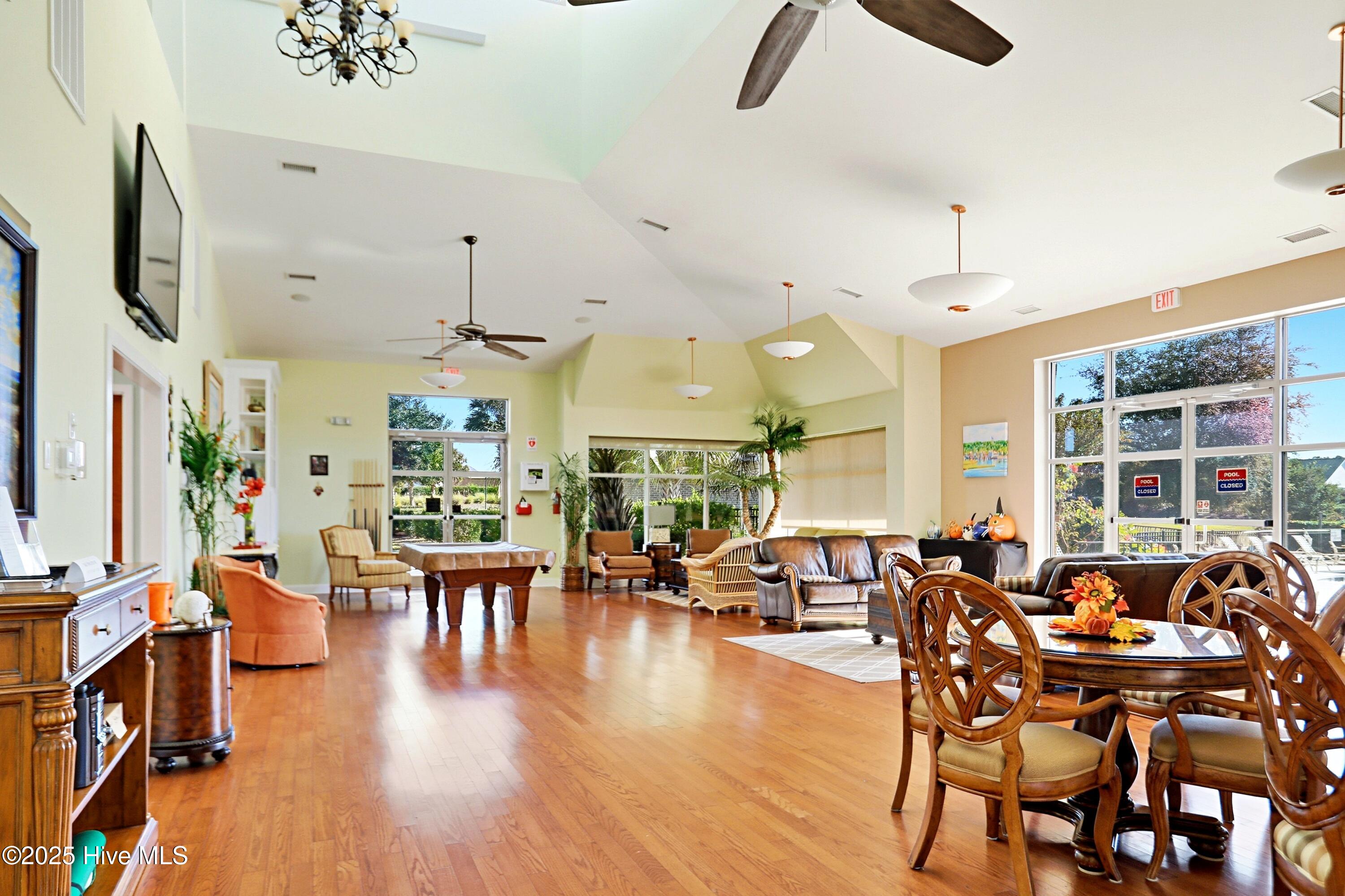 100539112 | Photo 42