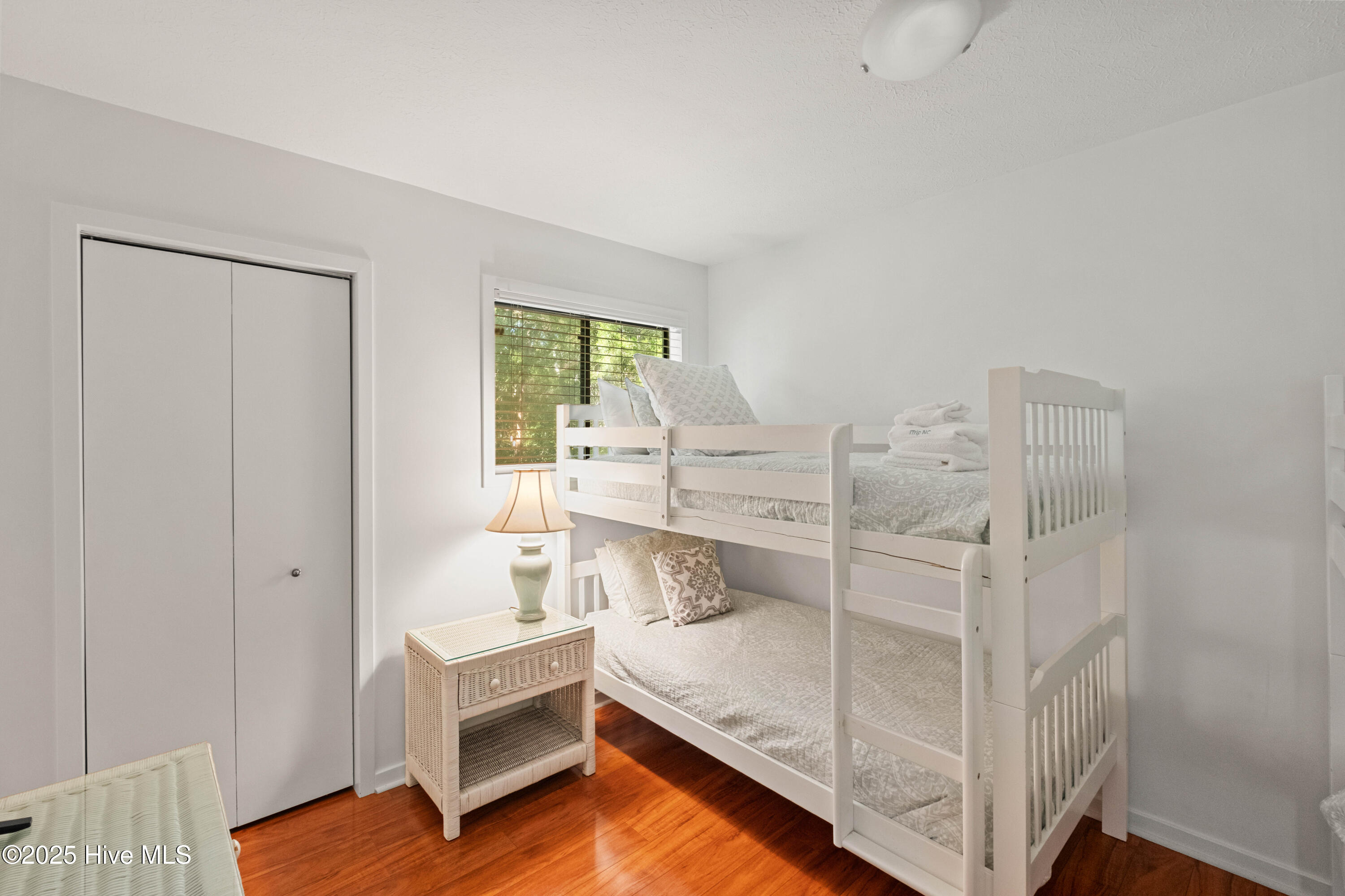 100540303 | Photo 30