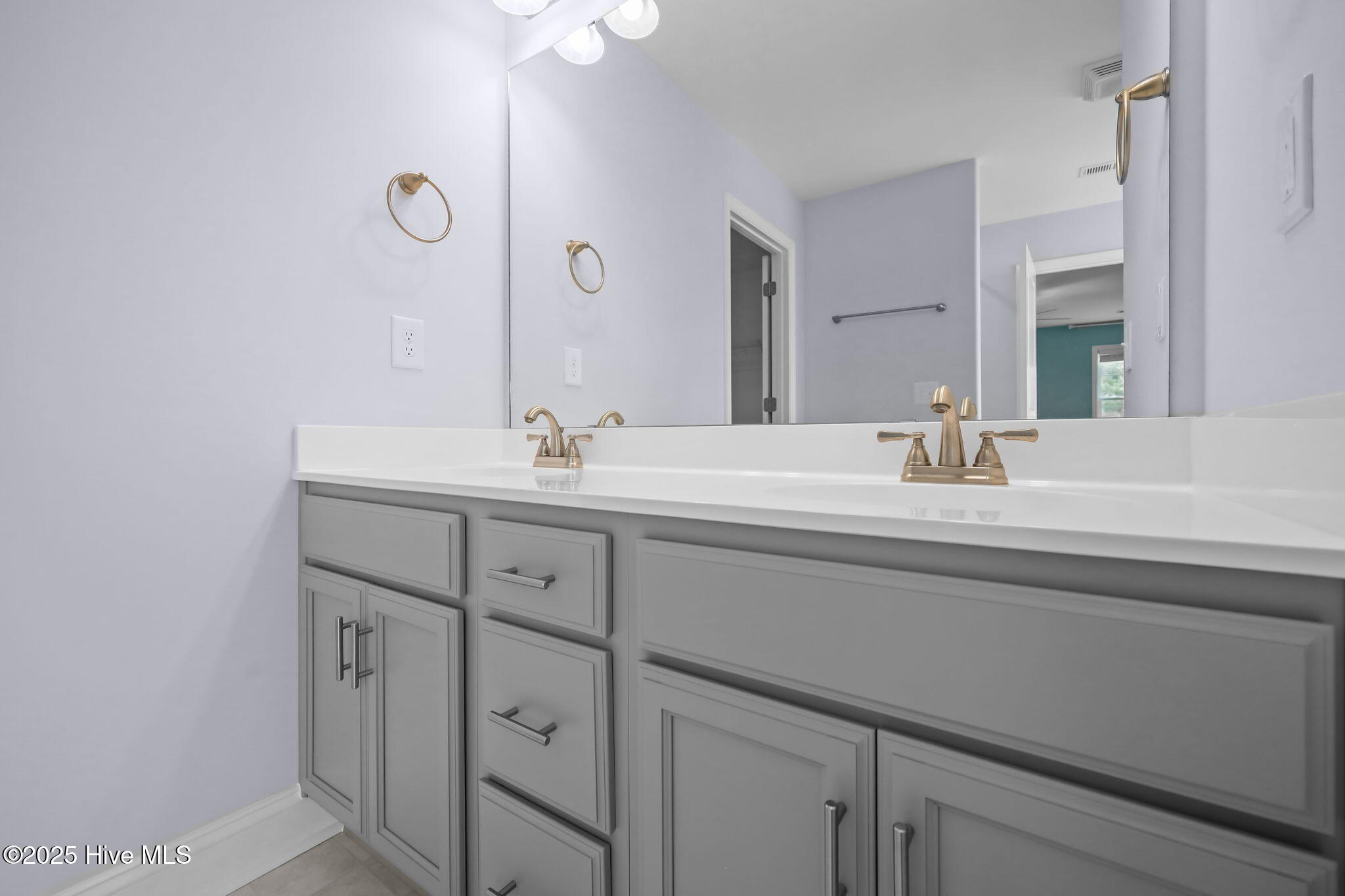 100519667 | Photo 17