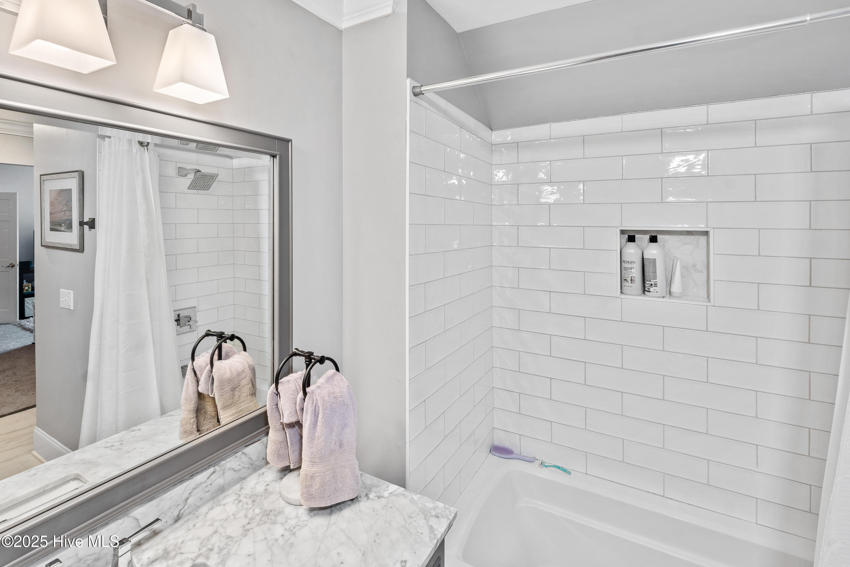 100530857 | Photo 56