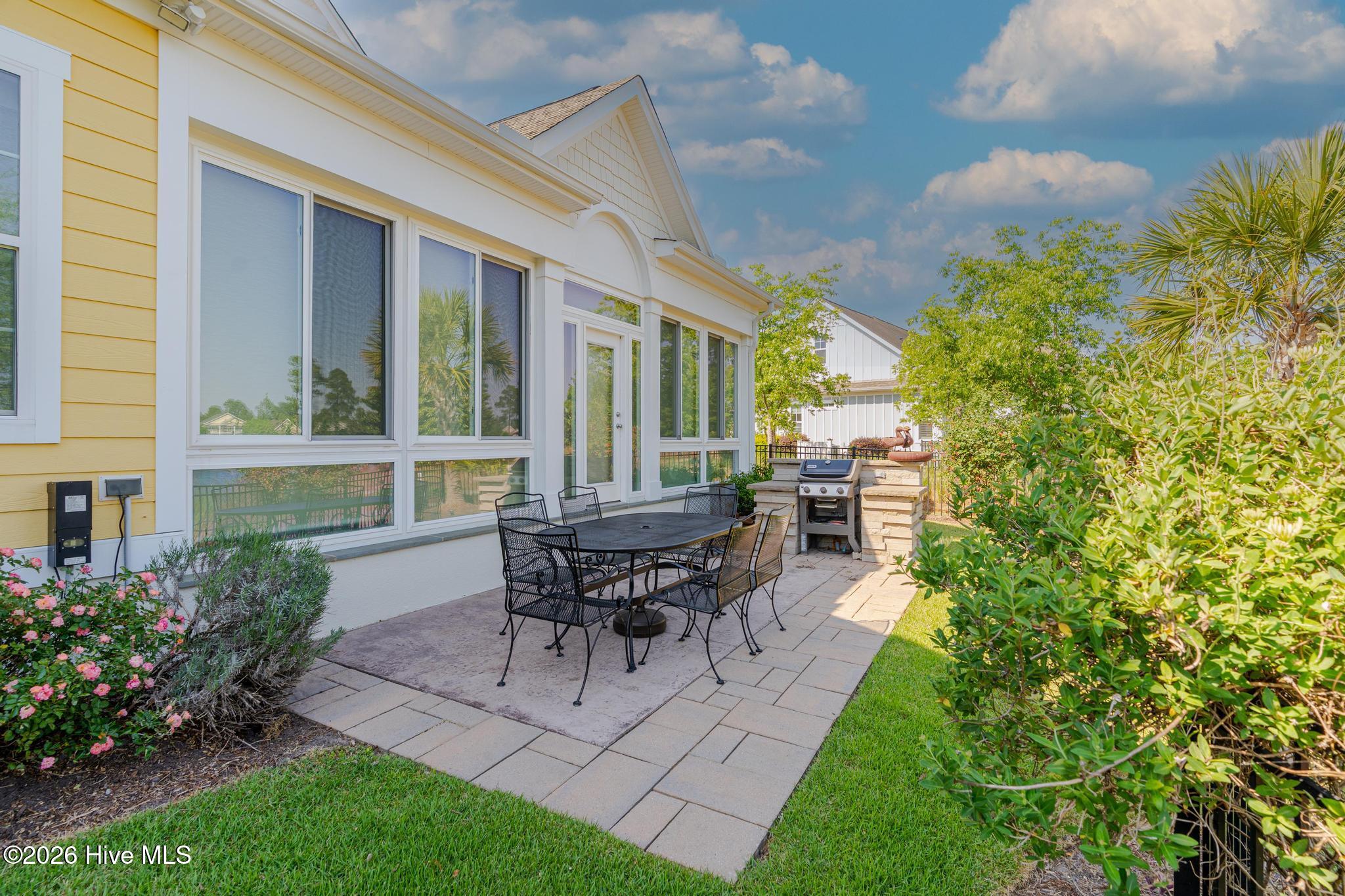 100569949 | Photo 44