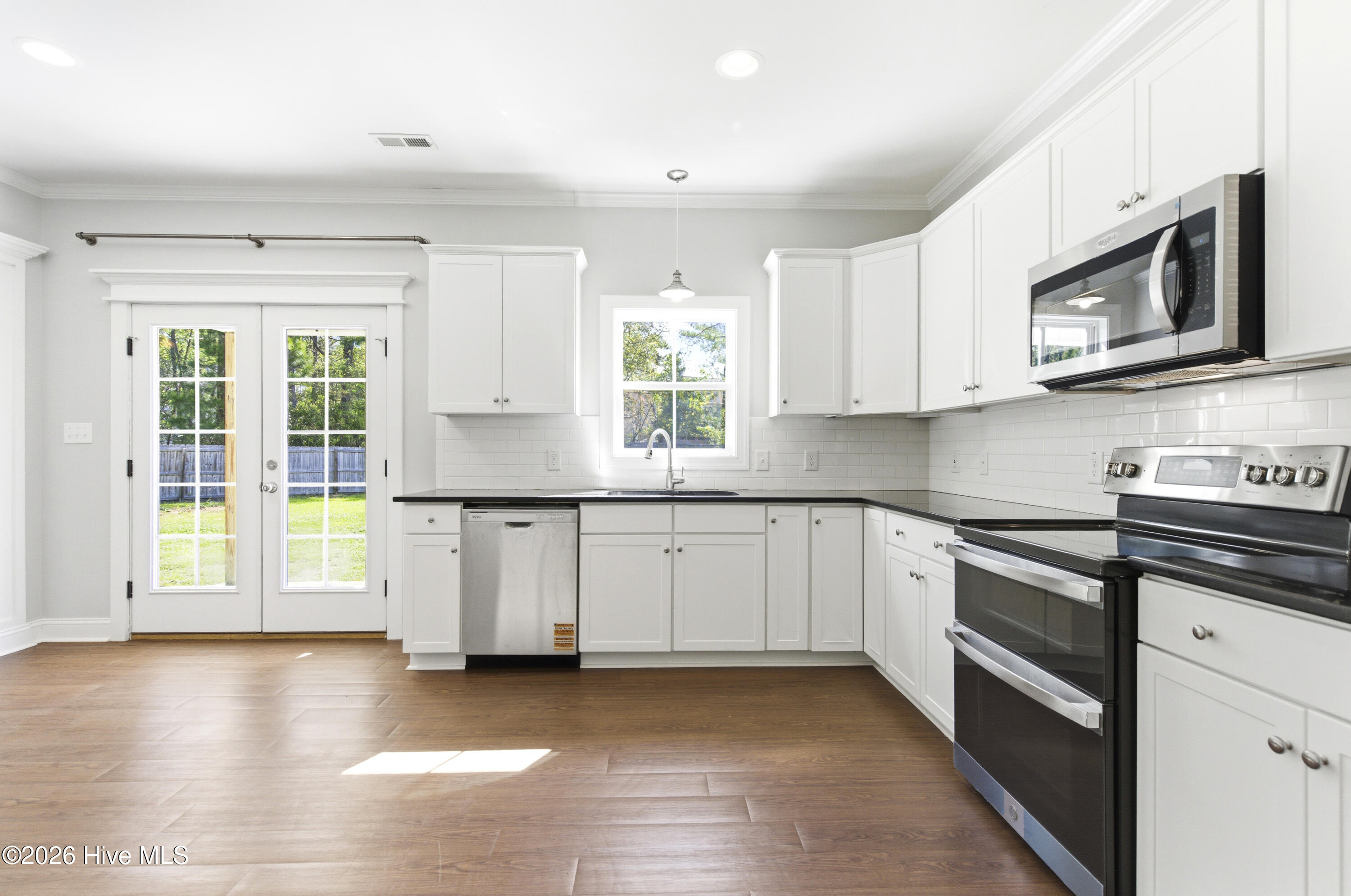 100566364 | Photo 25