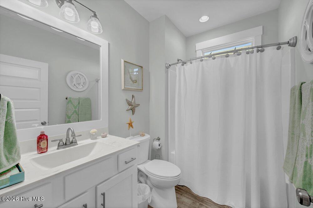 100561584 | Photo 21