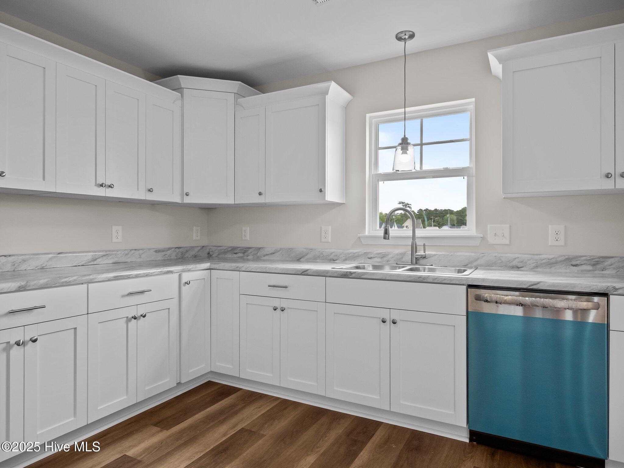 100511213 | Photo 41