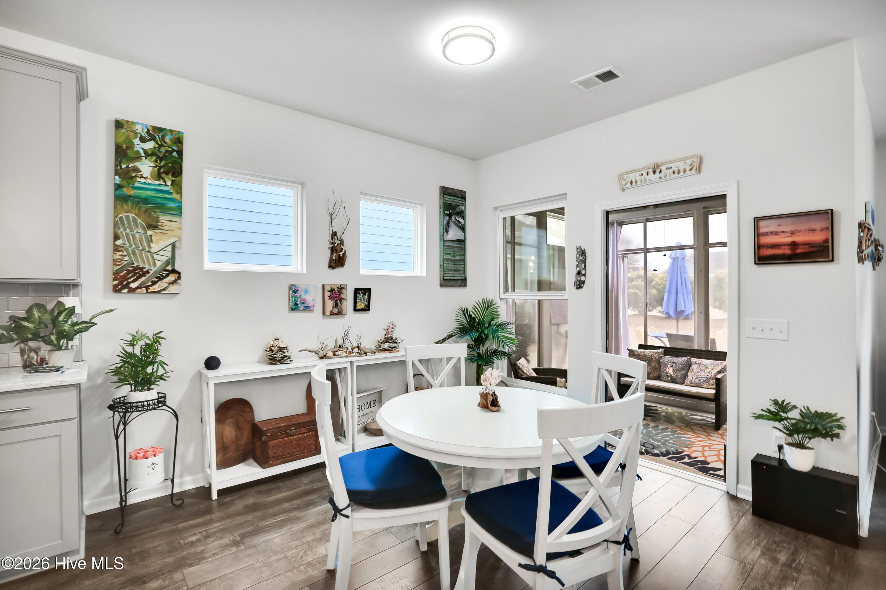 100558115 | Photo 11