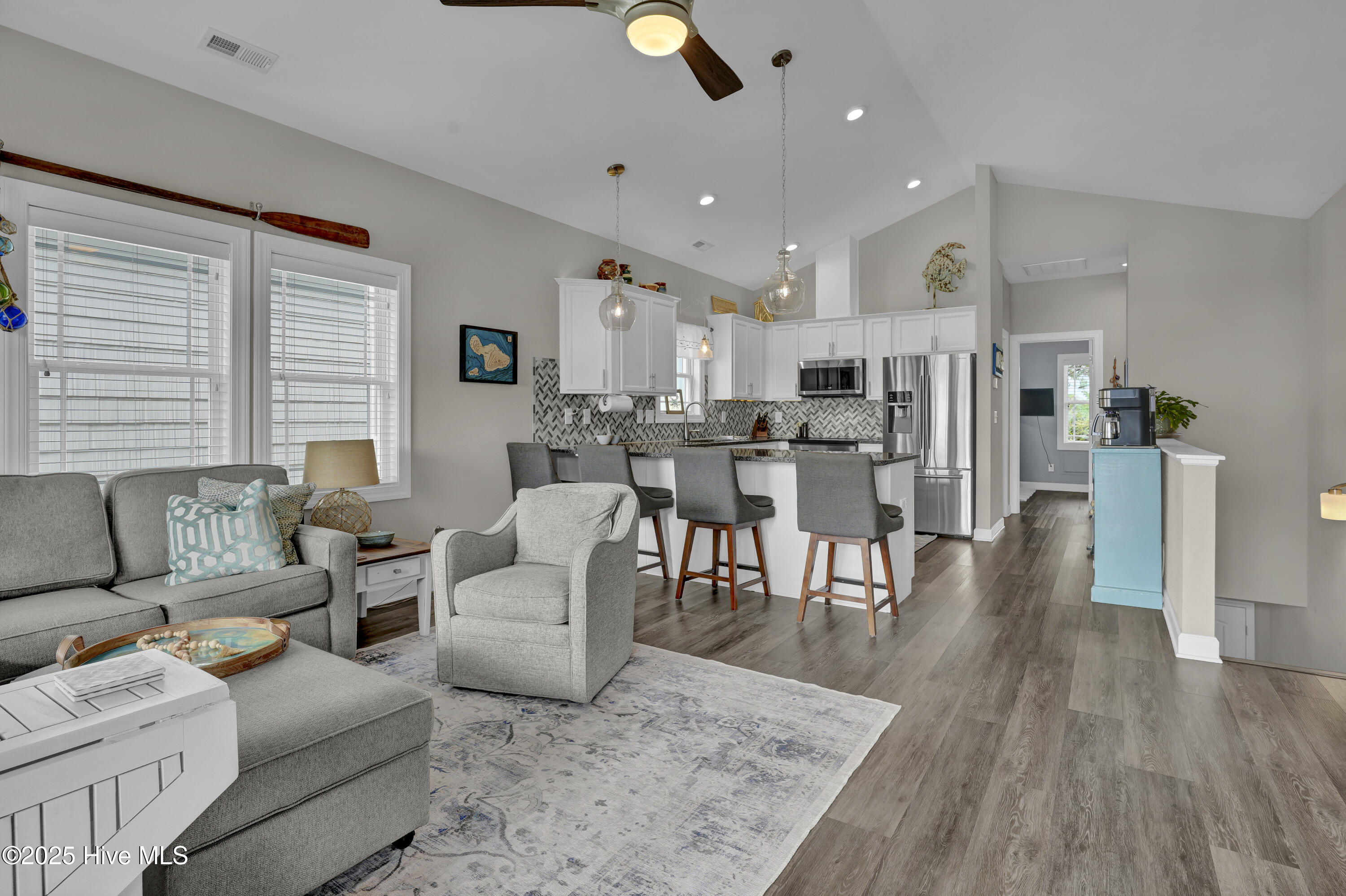 100532685 | Photo 23