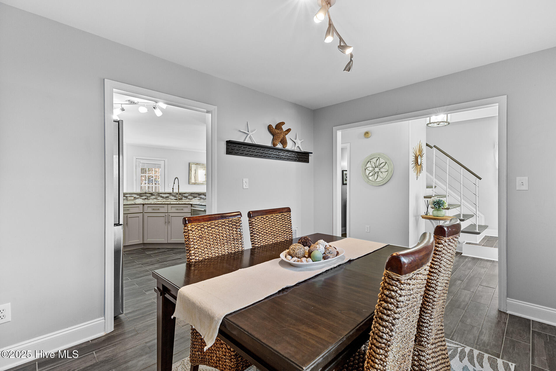 6701 Kestral Drive, Wilmington, NC 28409 – photo 17: Kestral6701-4DRCarolineL33A1672-CR2