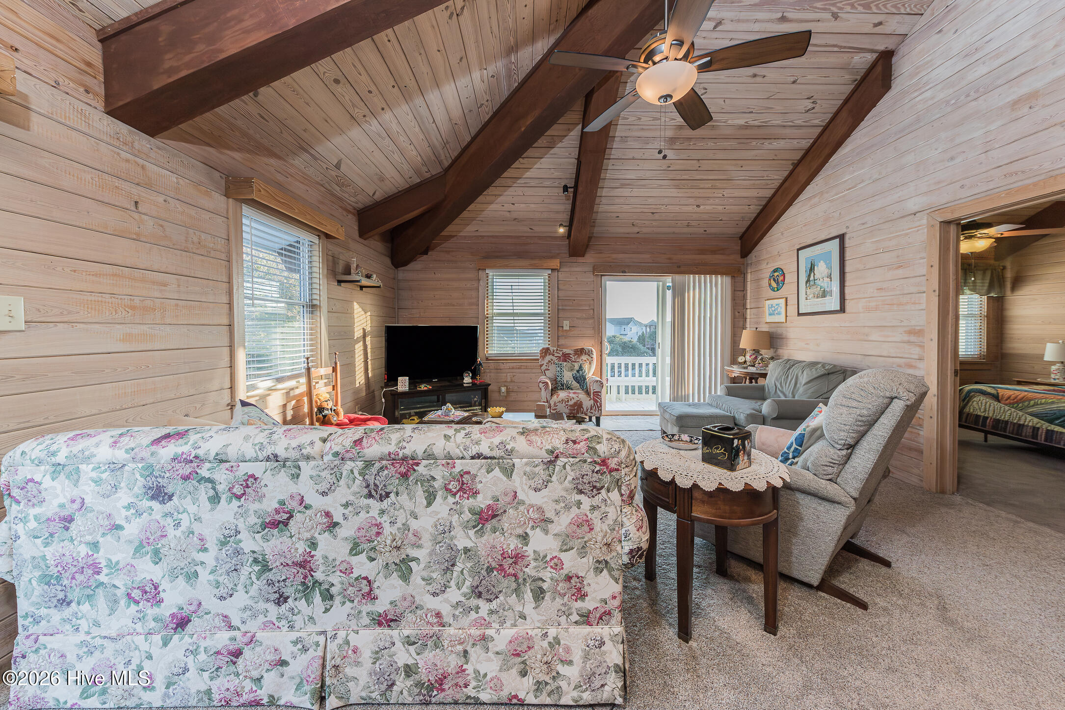 100560422 | Photo 46