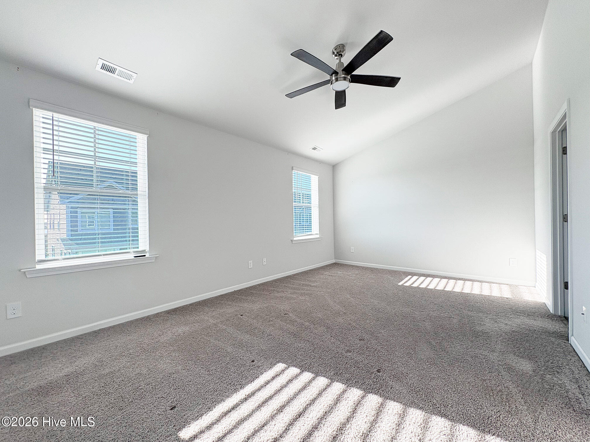 100565715 | Photo 15