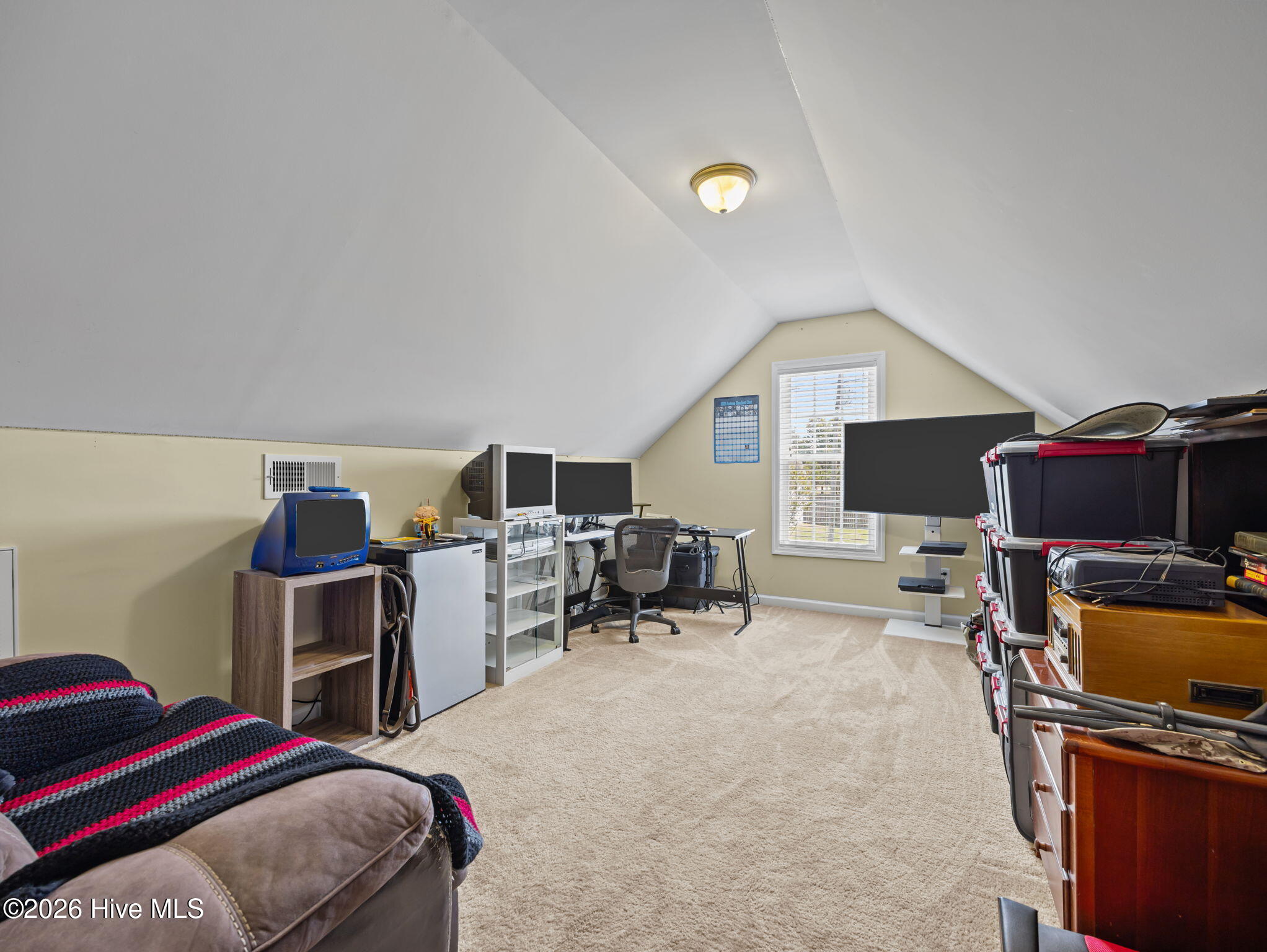 100569834 | Photo 32