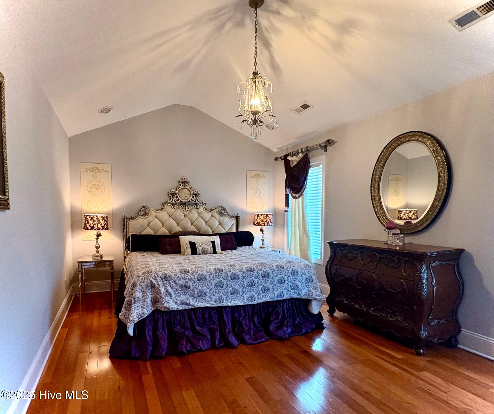 100518479 | Photo 34