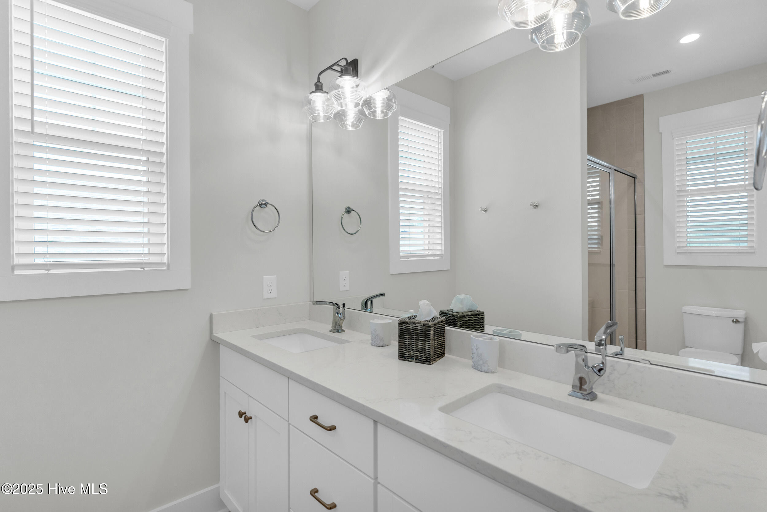 100565755 | Photo 15