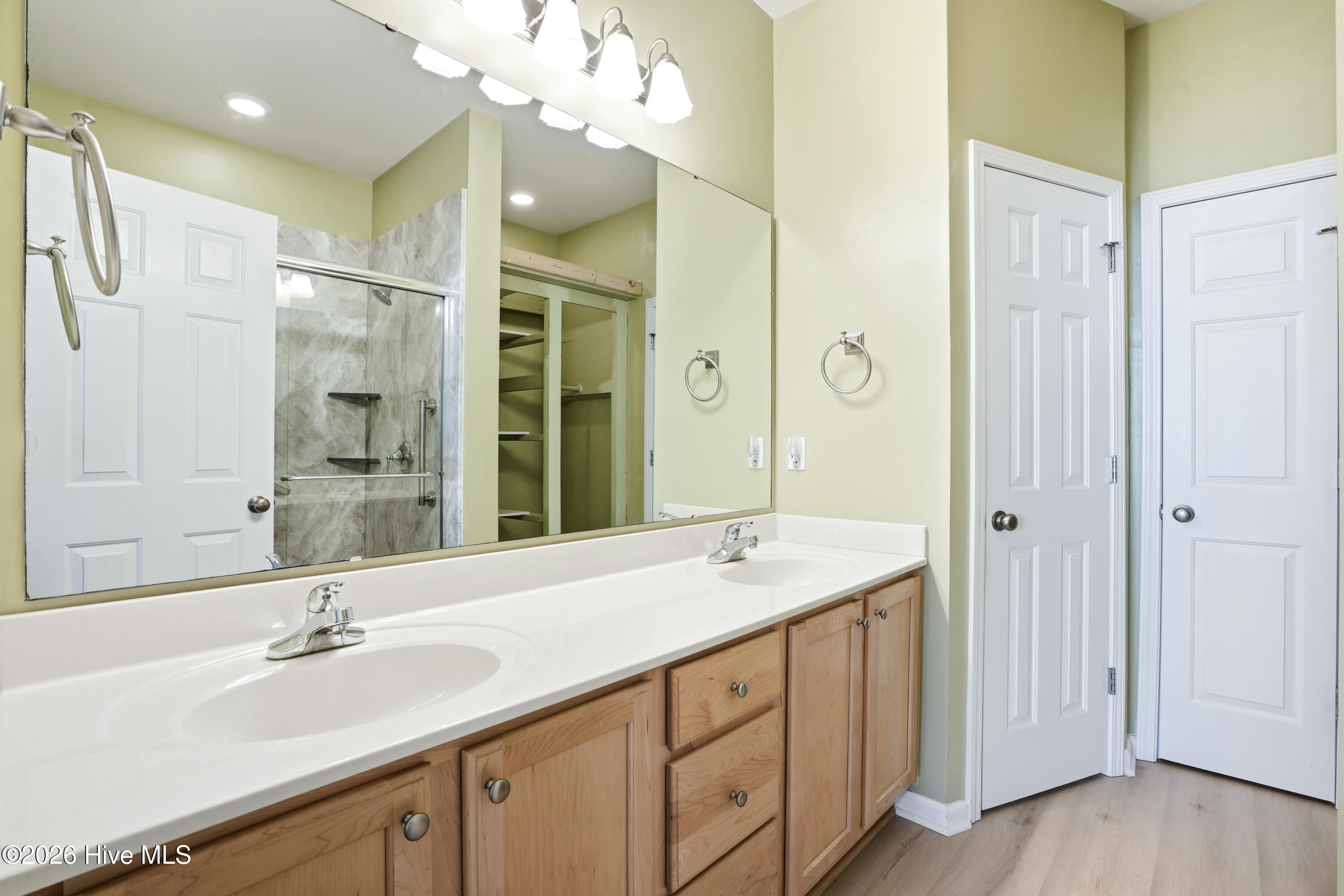 100564881 | Photo 30